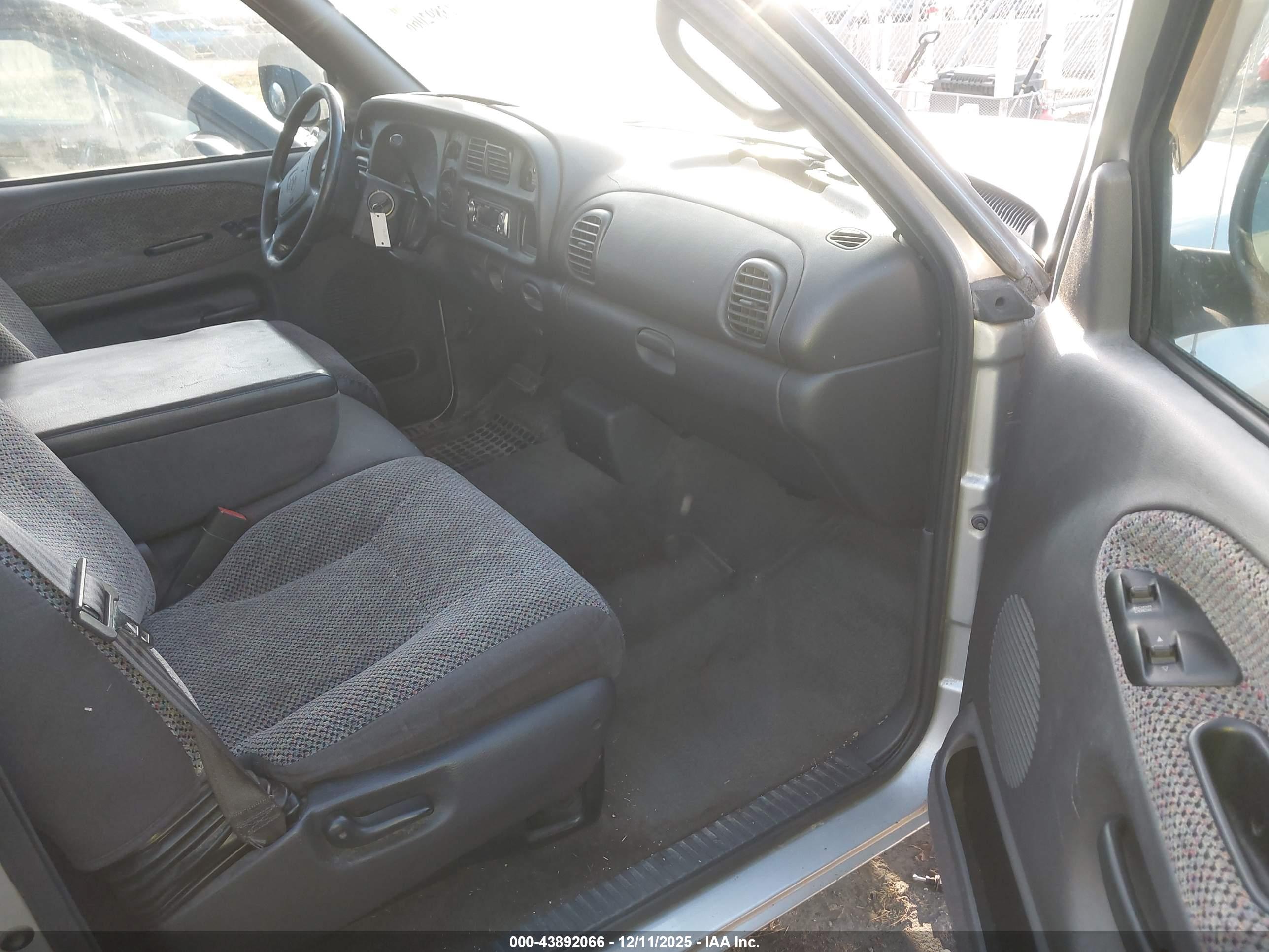 DODGE RAM image 5