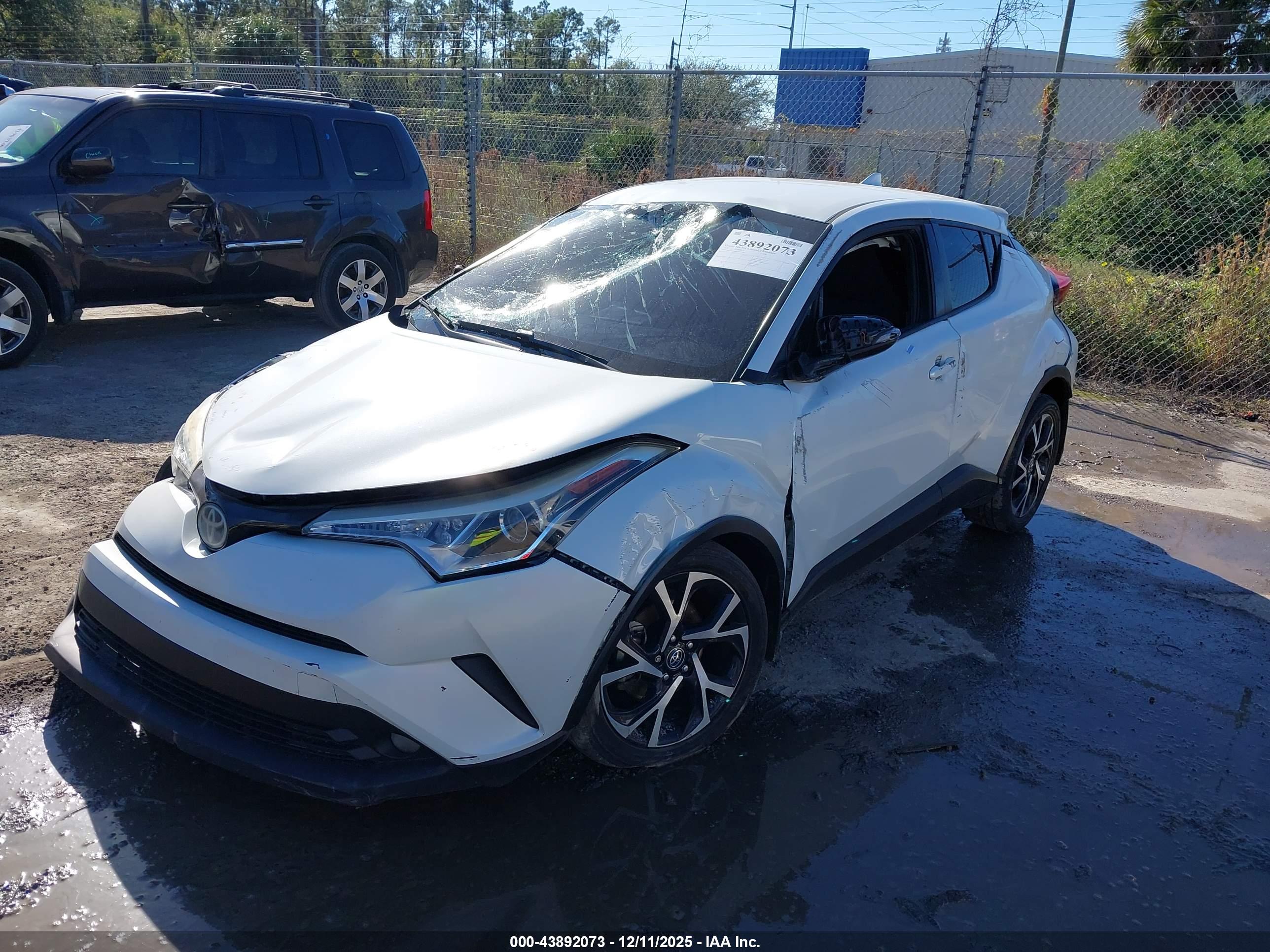 TOYOTA C-HR image 2