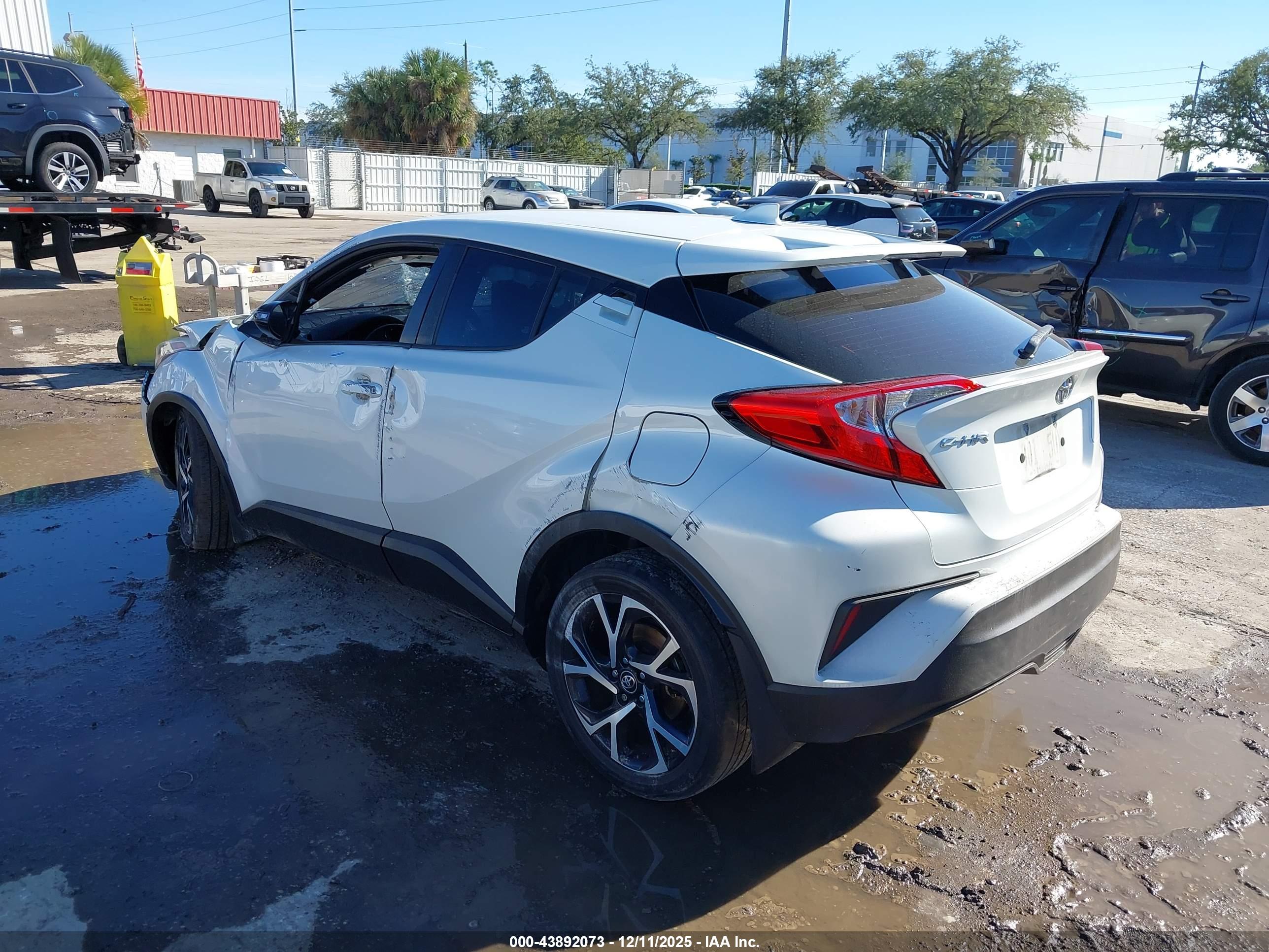 TOYOTA C-HR image 3