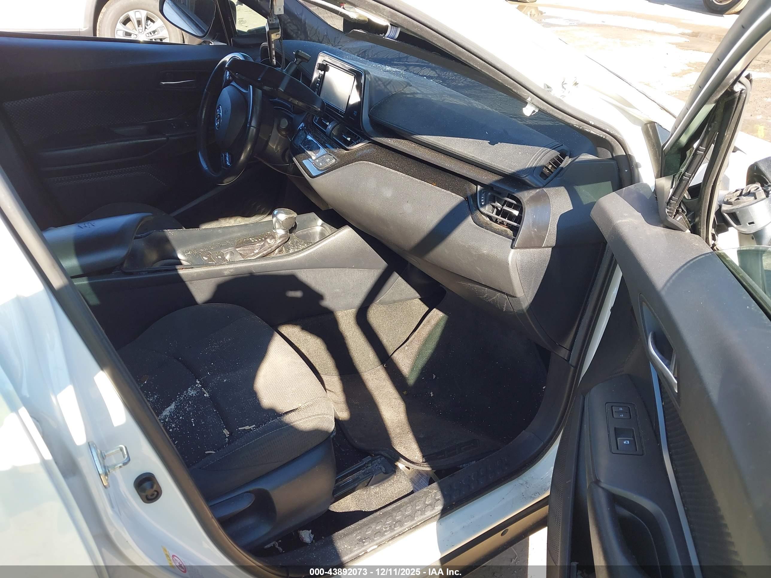 TOYOTA C-HR image 5