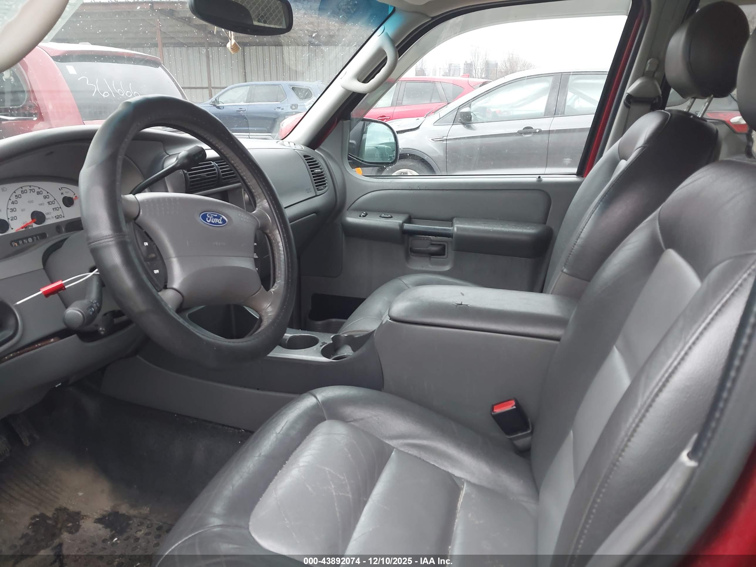 FORD EXPLORER image 5