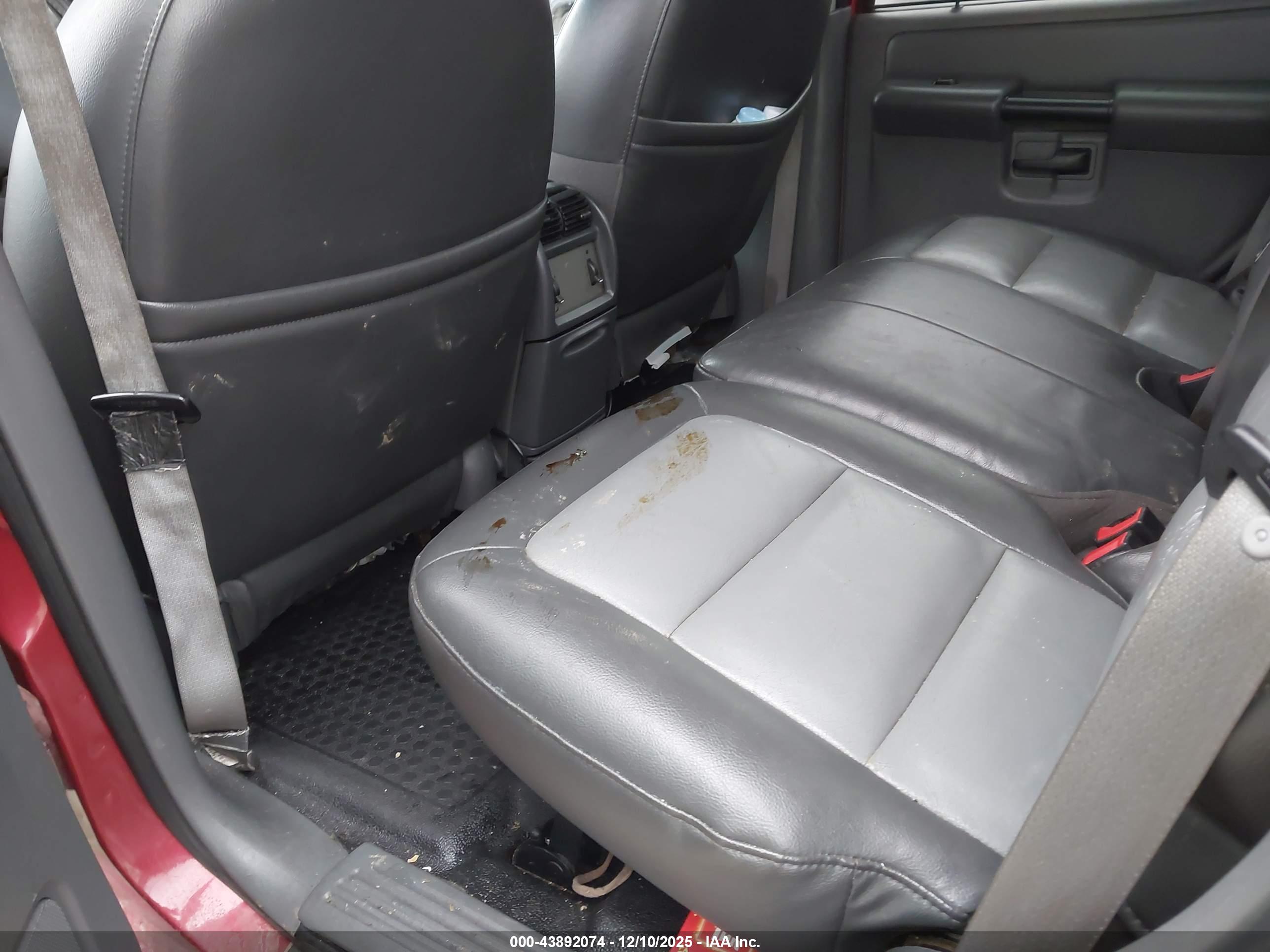 FORD EXPLORER image 8