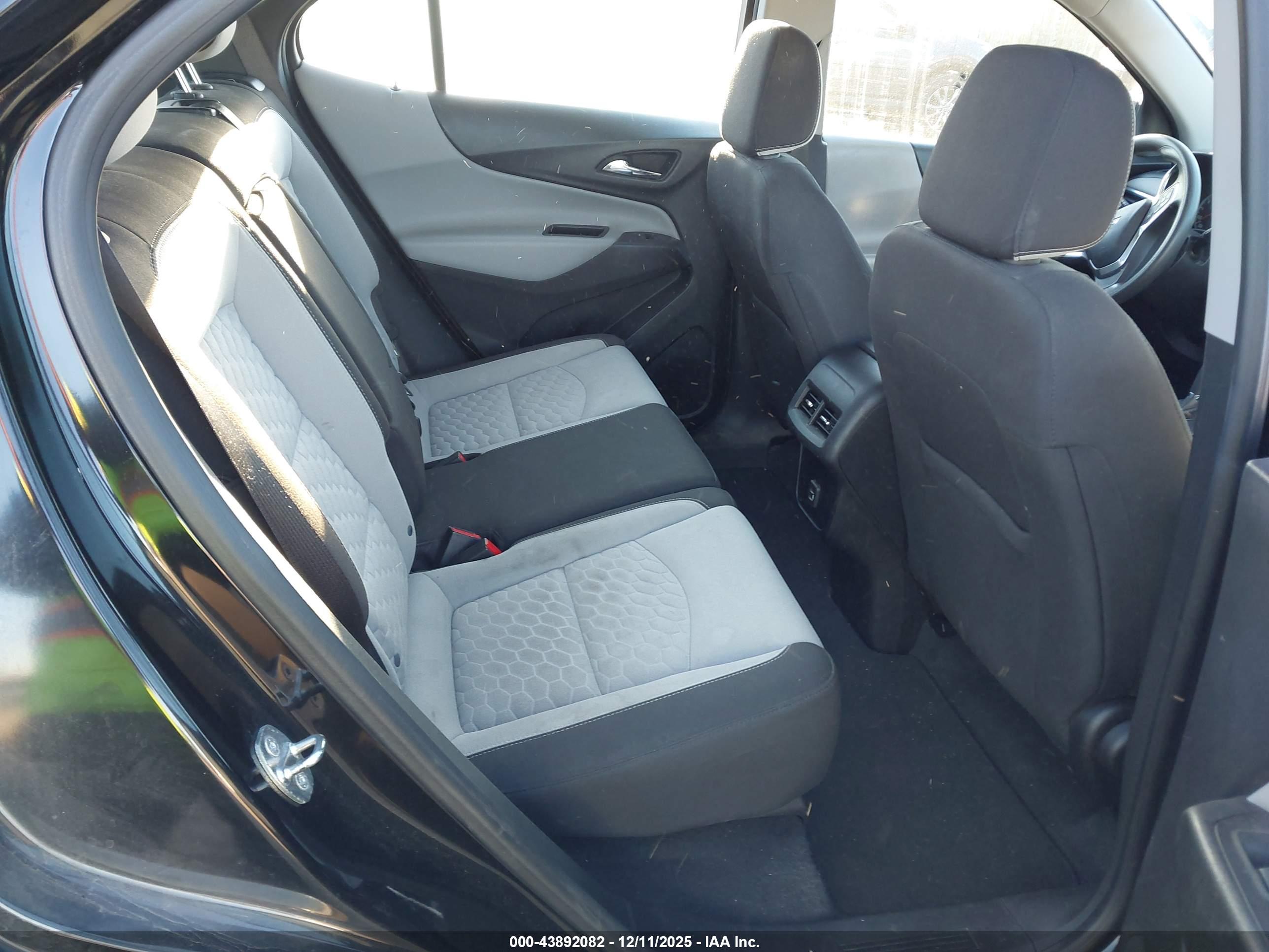 CHEVROLET EQUINOX image 8