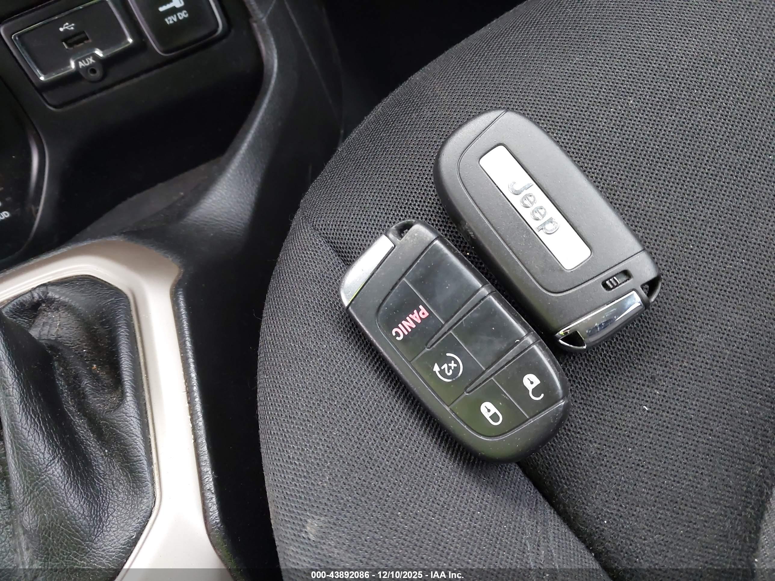 JEEP RENEGADE image 11