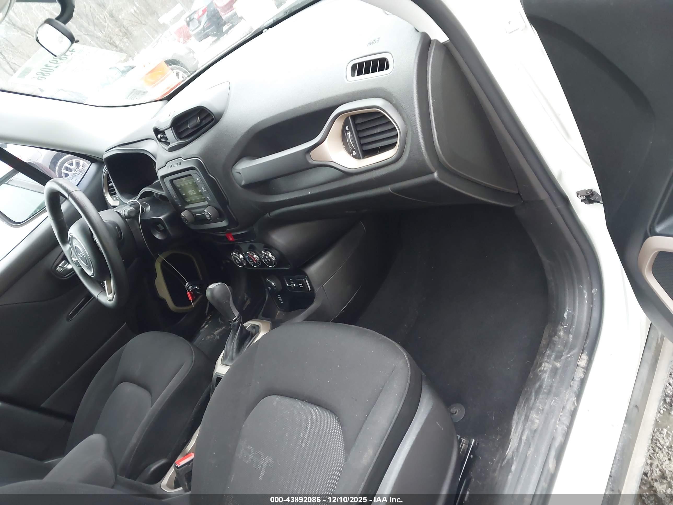 JEEP RENEGADE image 5