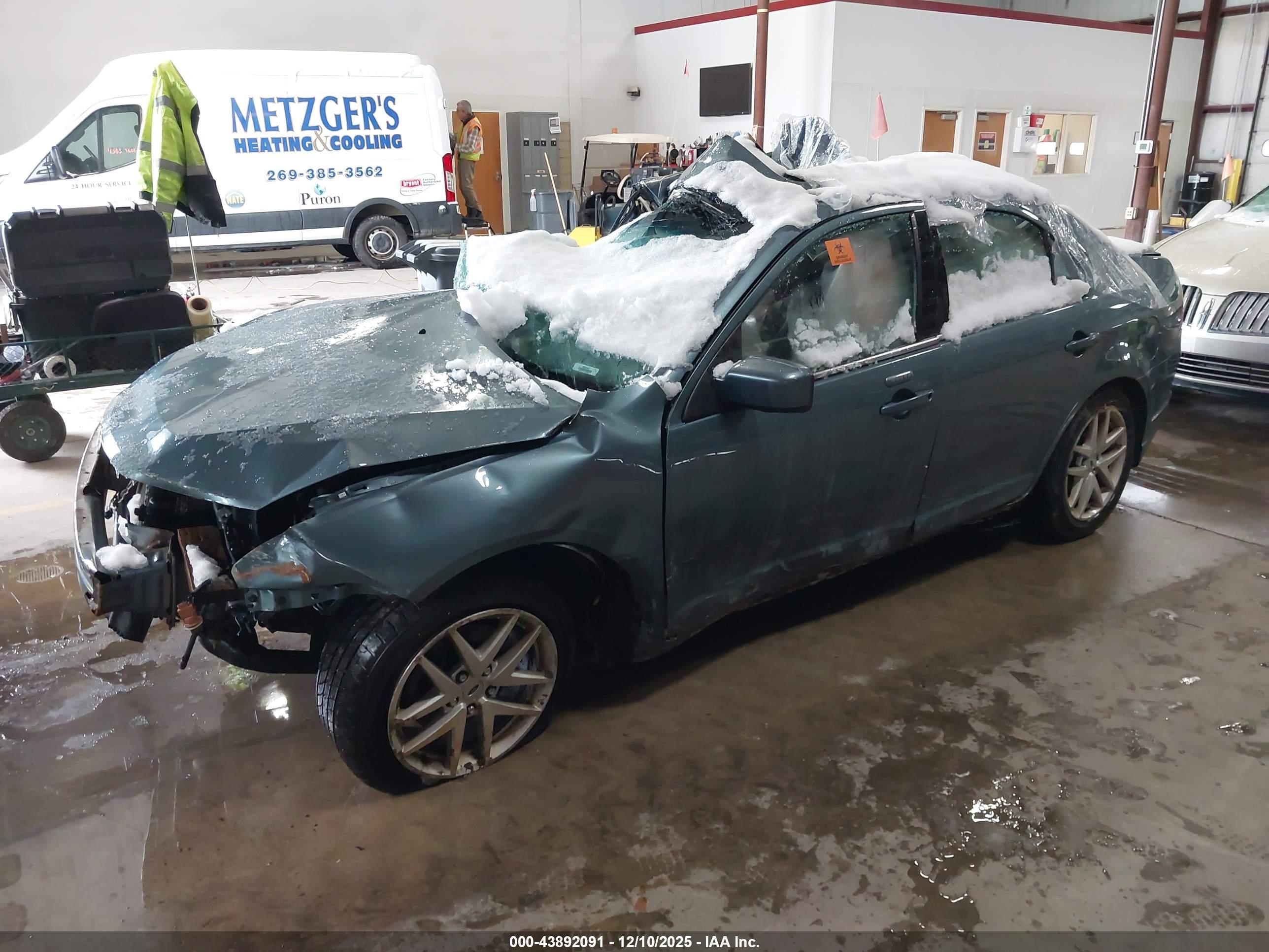 FORD FUSION image 2