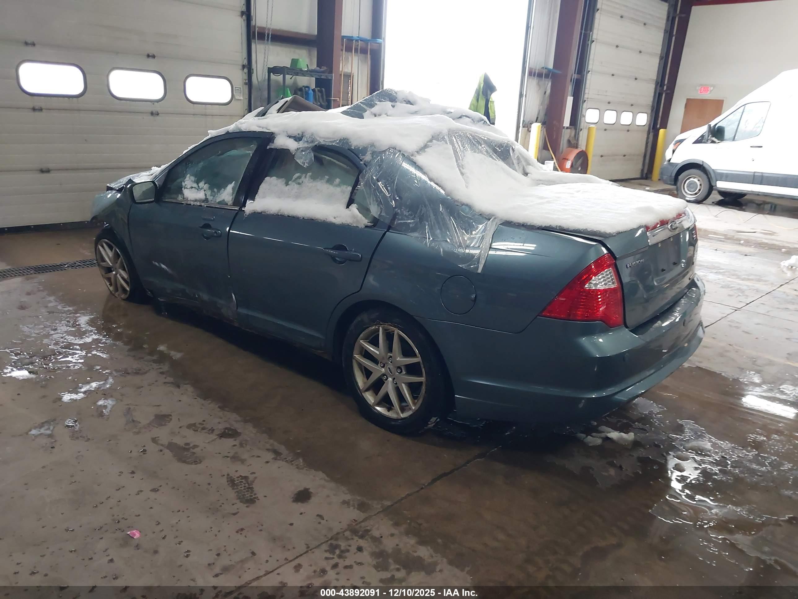FORD FUSION image 3