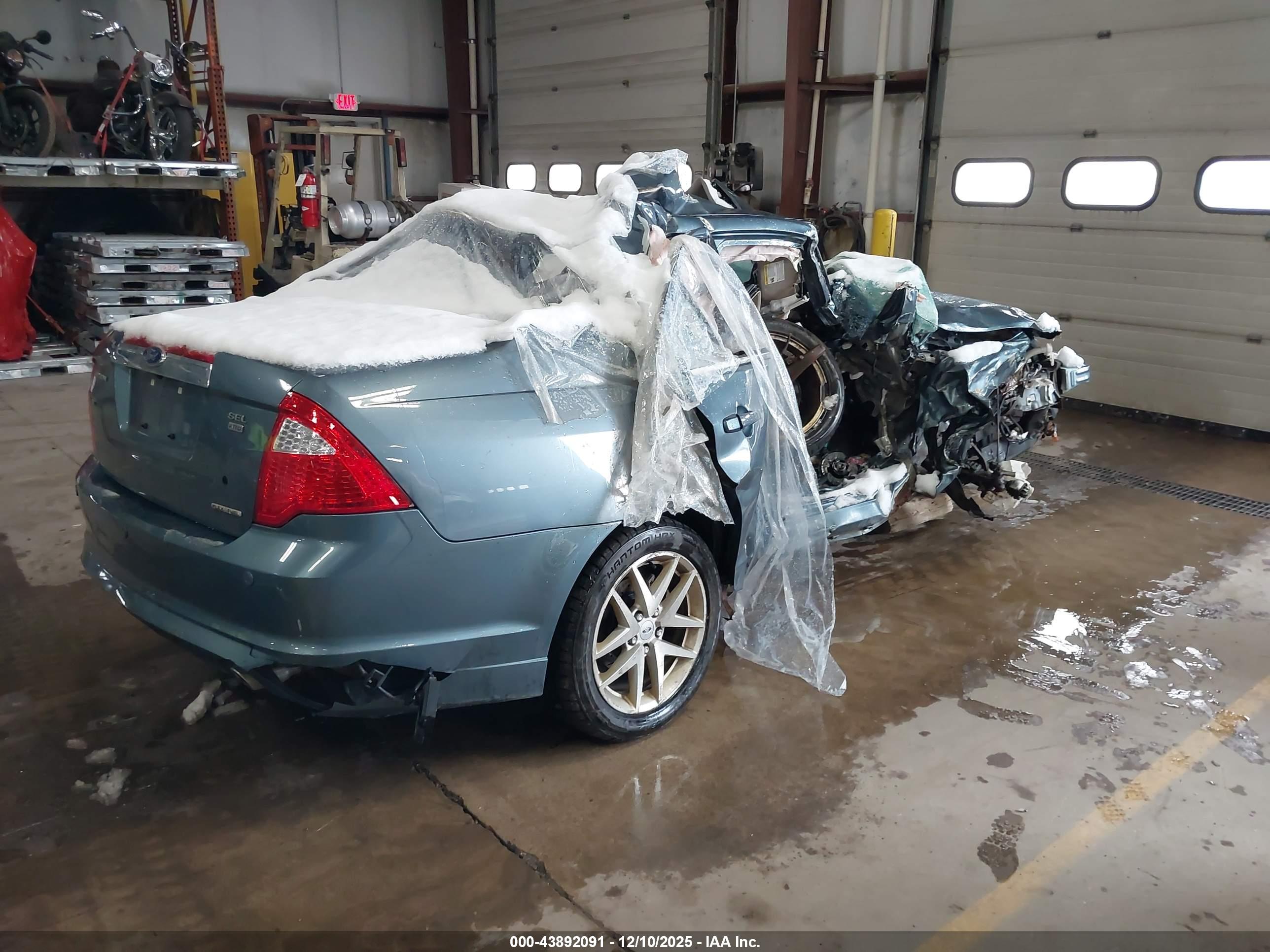 FORD FUSION image 4
