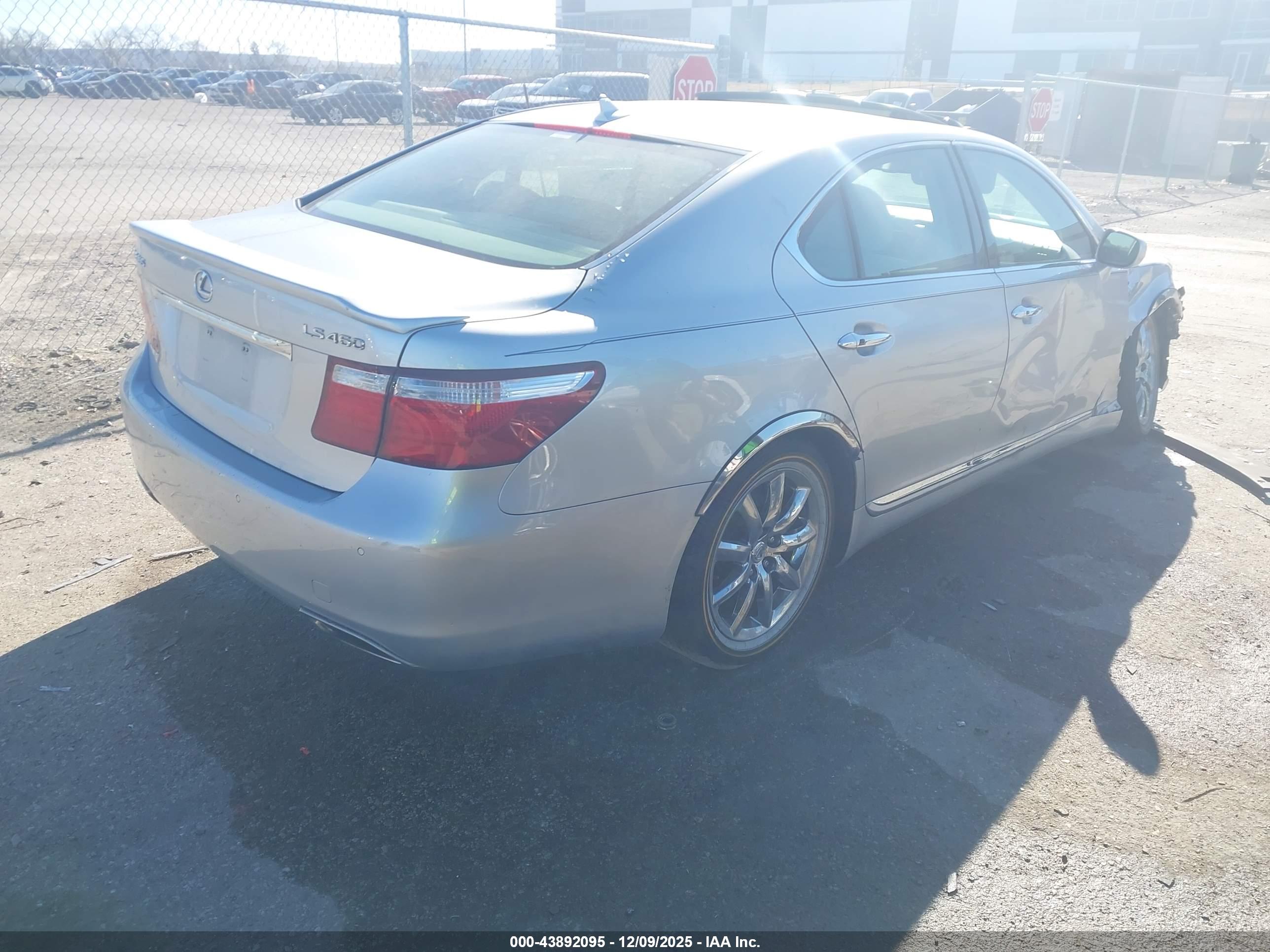 LEXUS LS image 4