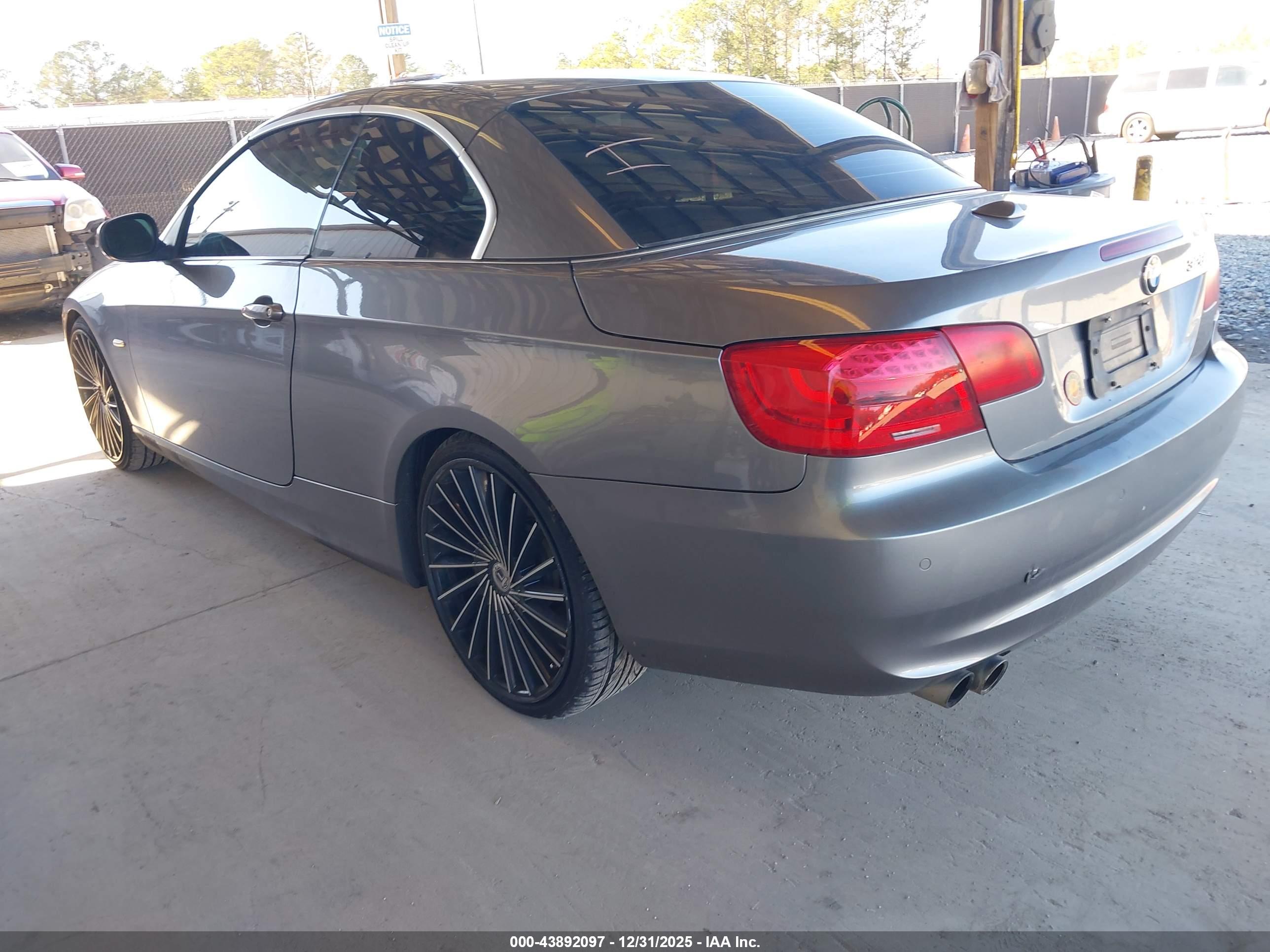 BMW 328I image 3
