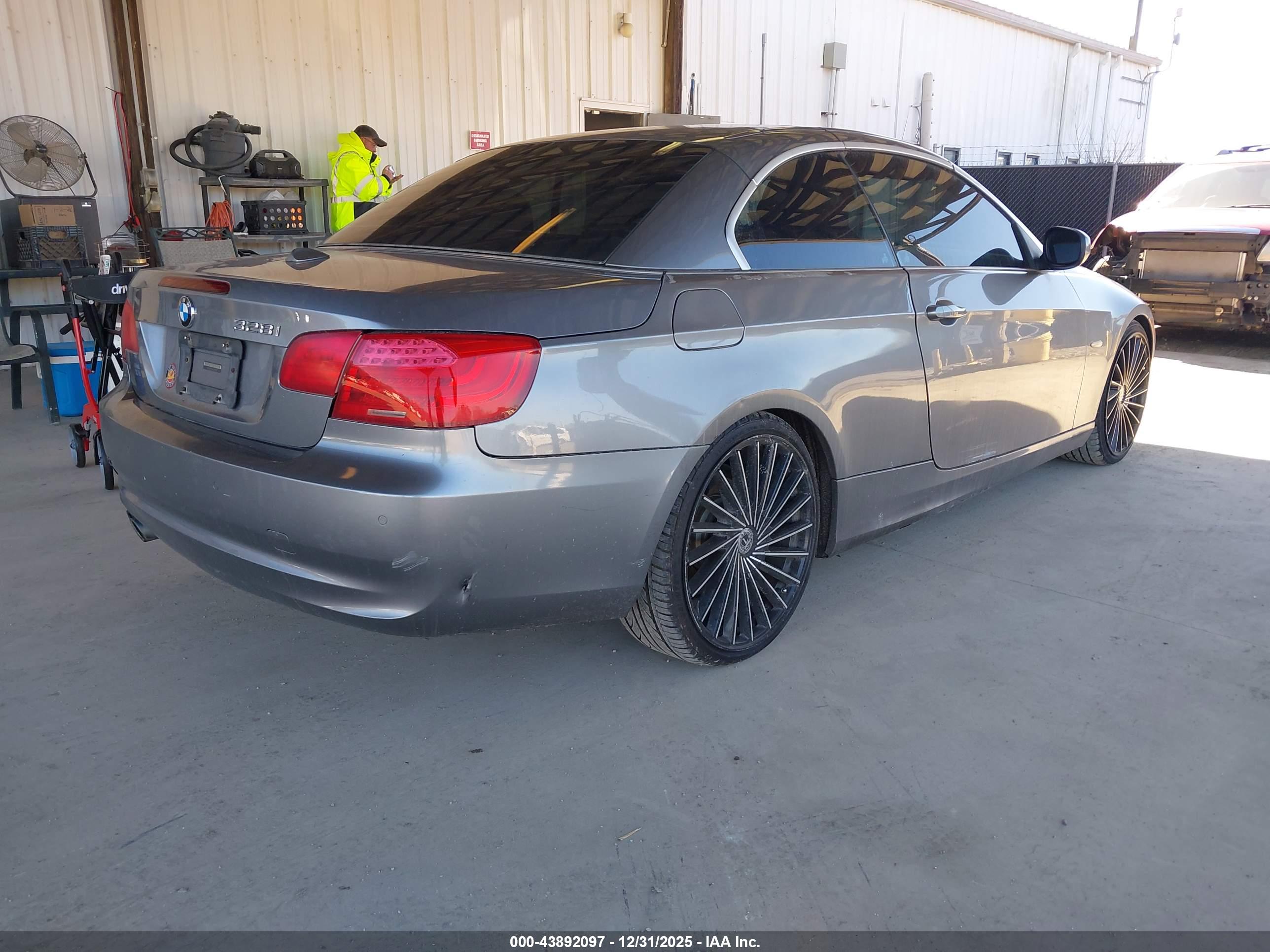BMW 328I image 4