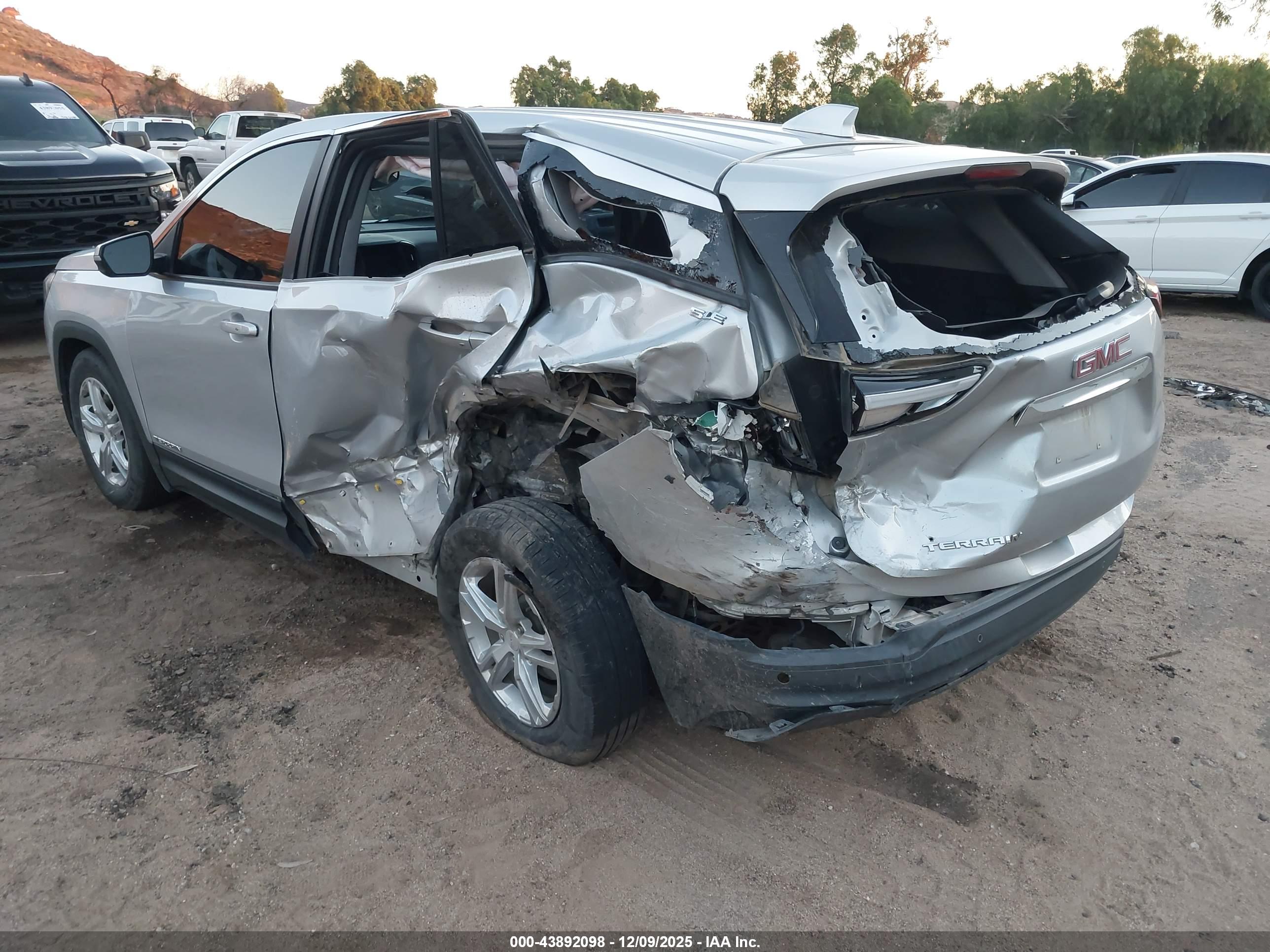 GMC TERRAIN image 3