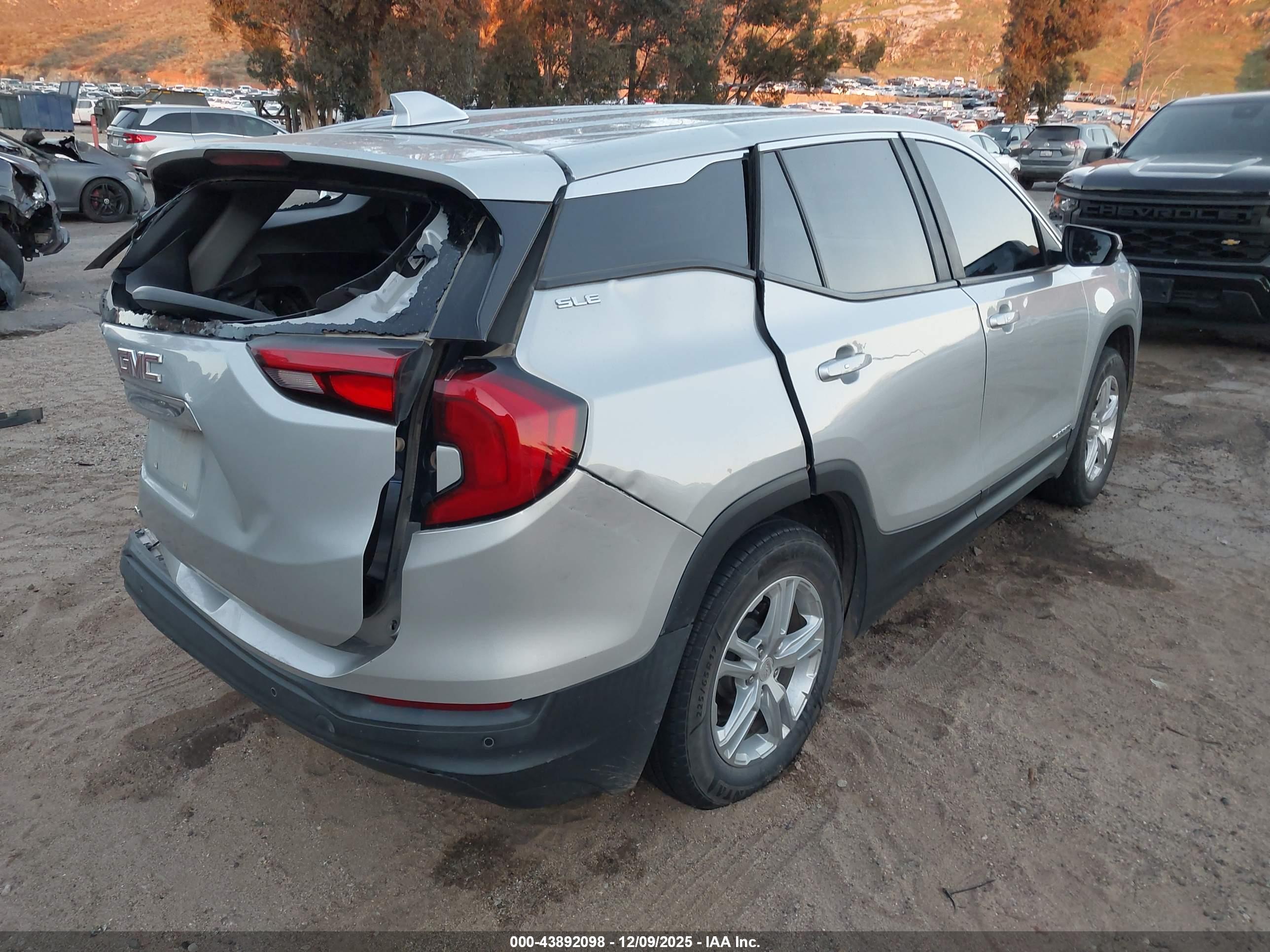 GMC TERRAIN image 4