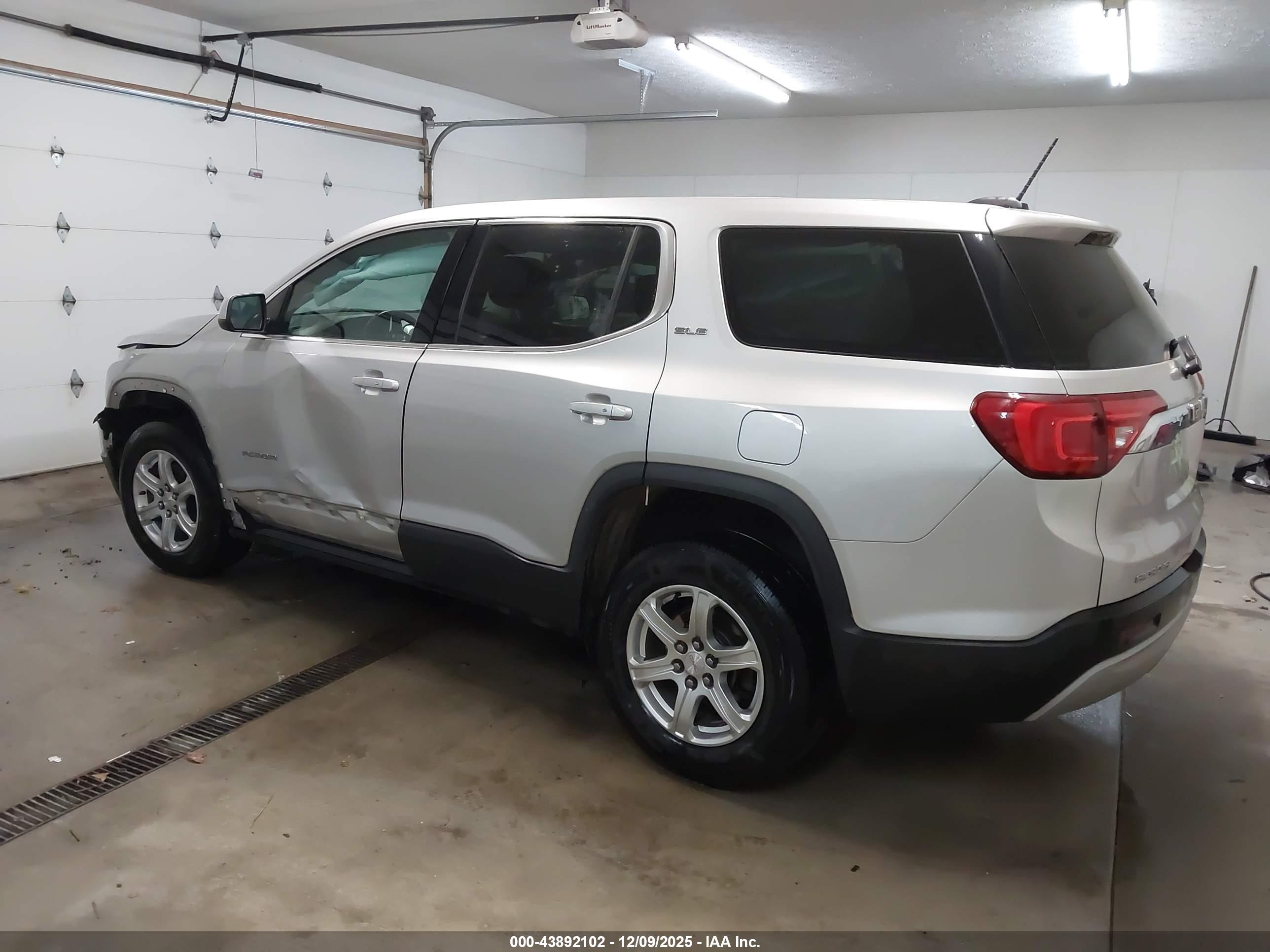 GMC ACADIA image 3