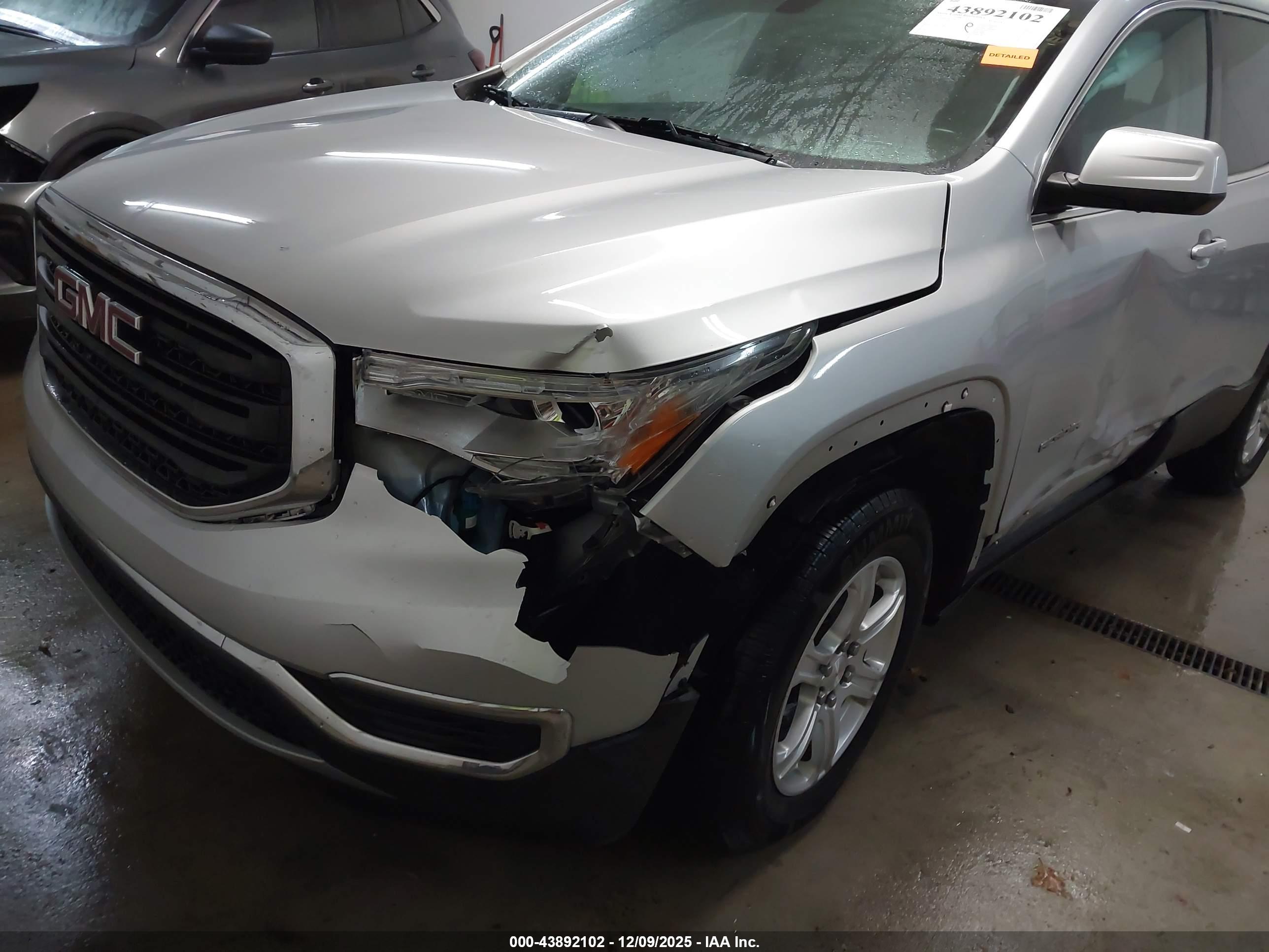 GMC ACADIA image 6