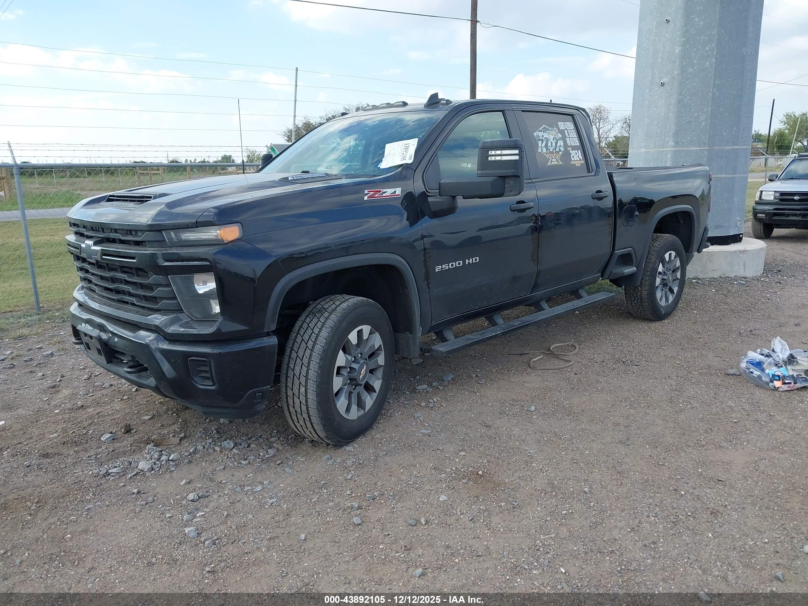 CHEVROLET SILVERADO image 2