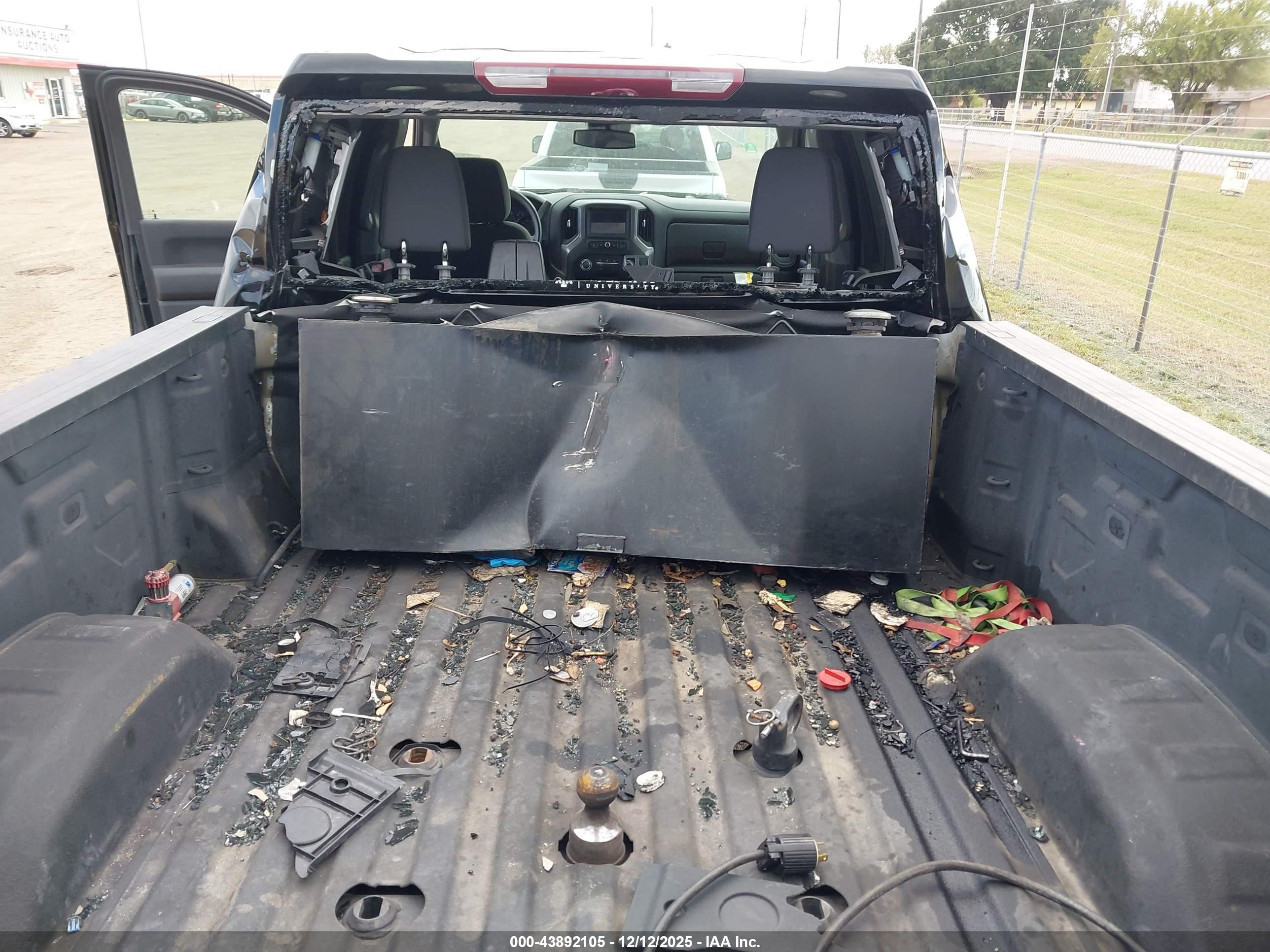CHEVROLET SILVERADO image 7