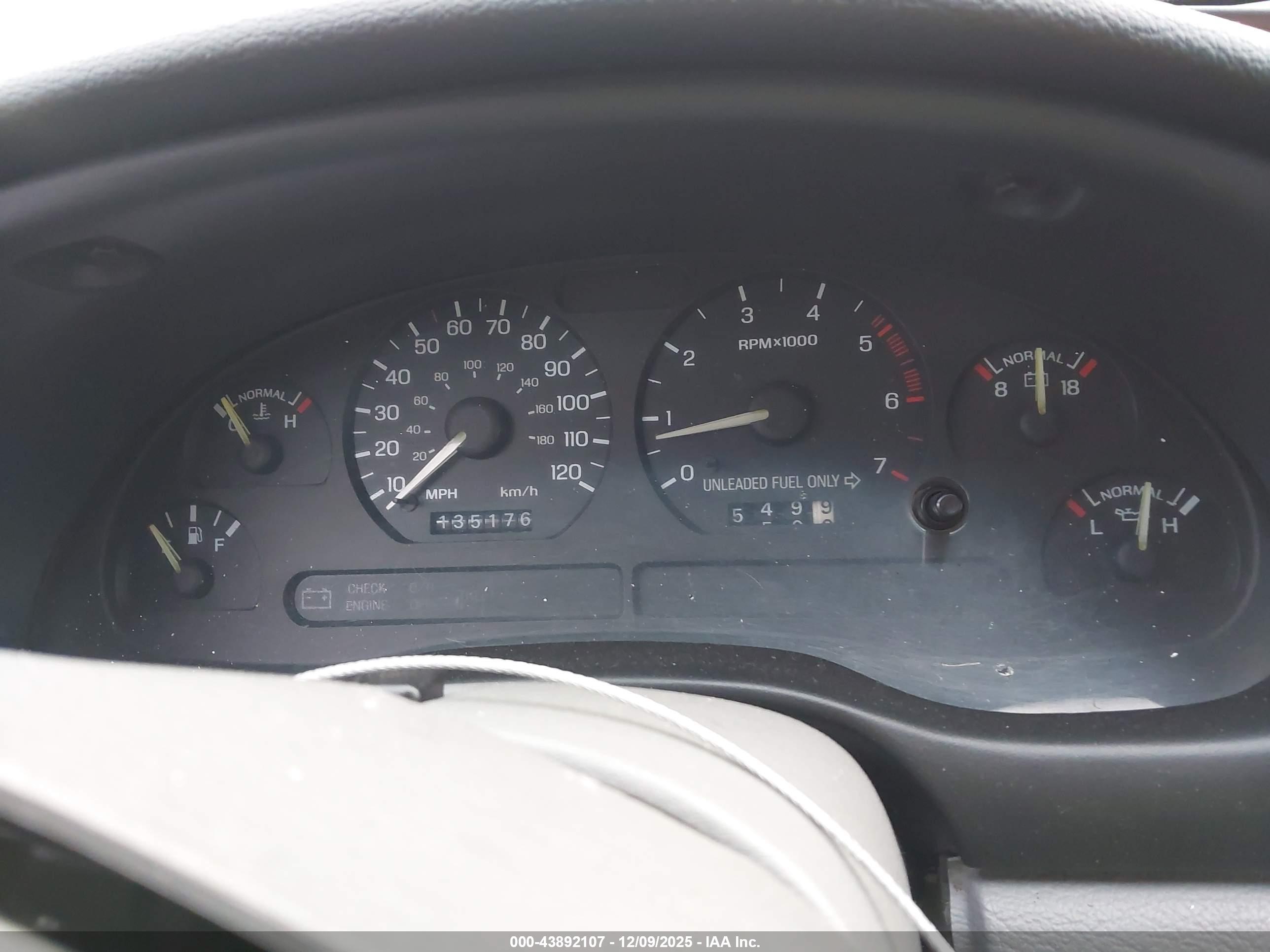 FORD MUSTANG image 7