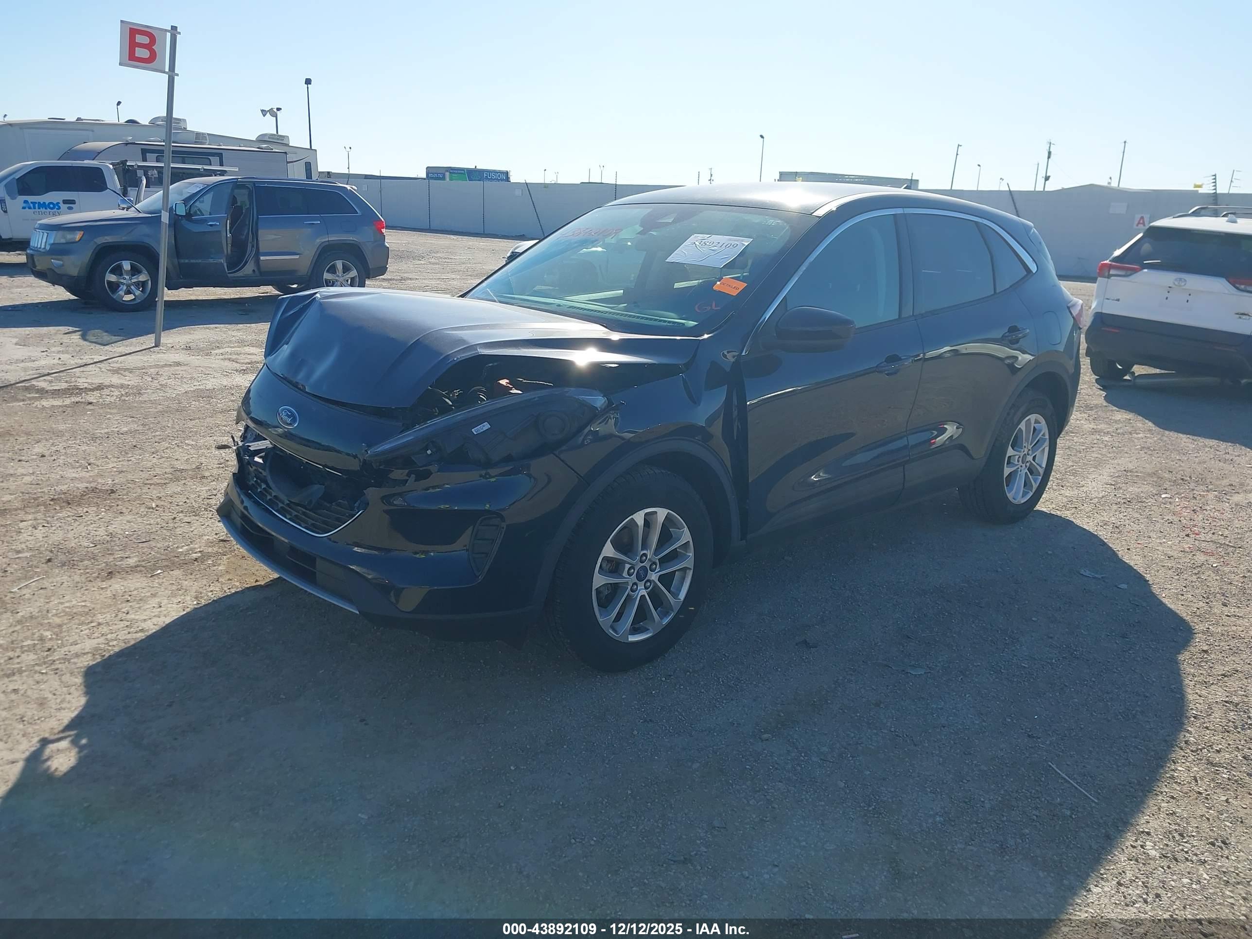 FORD ESCAPE image 2