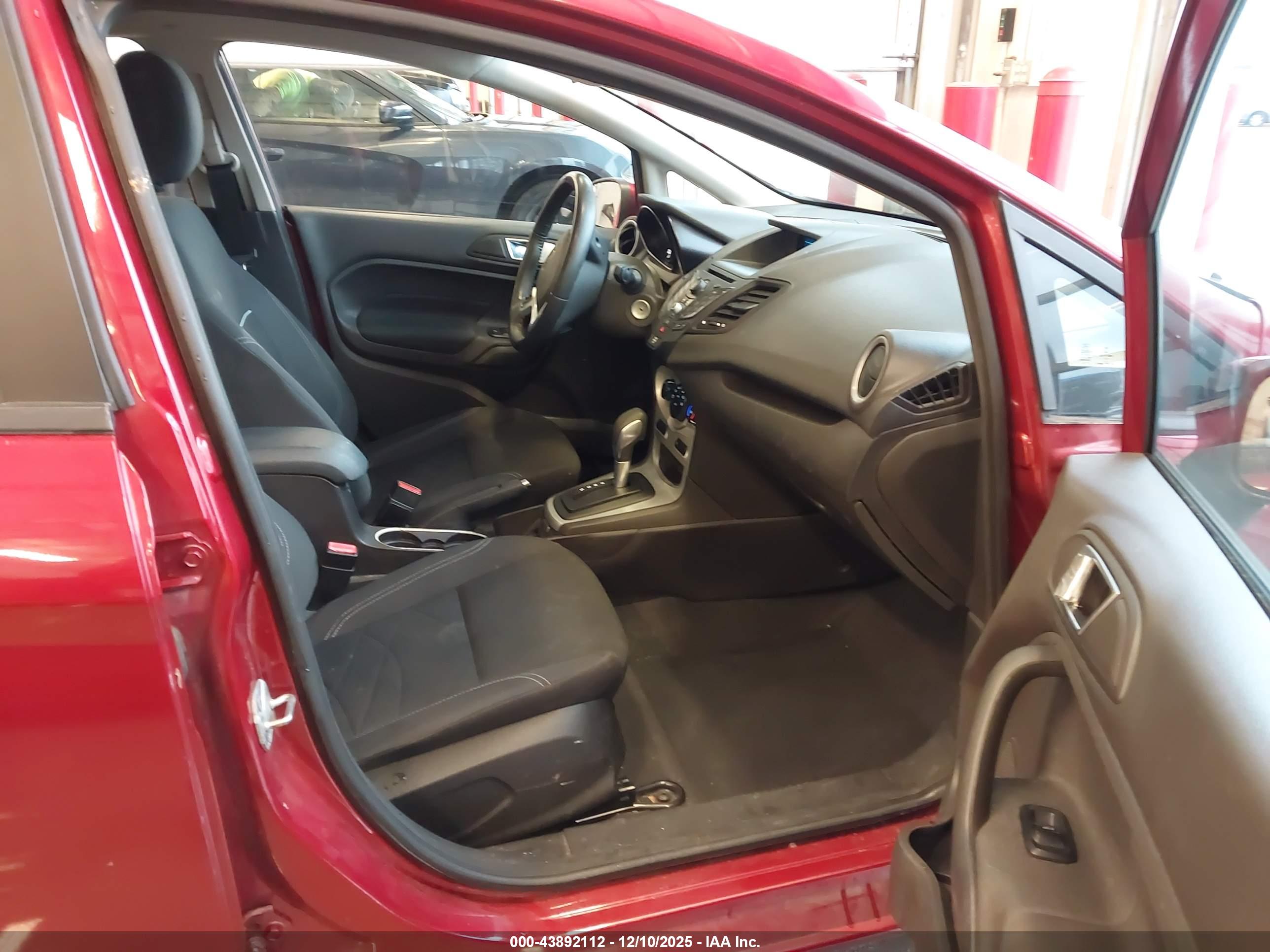 FORD FIESTA image 5