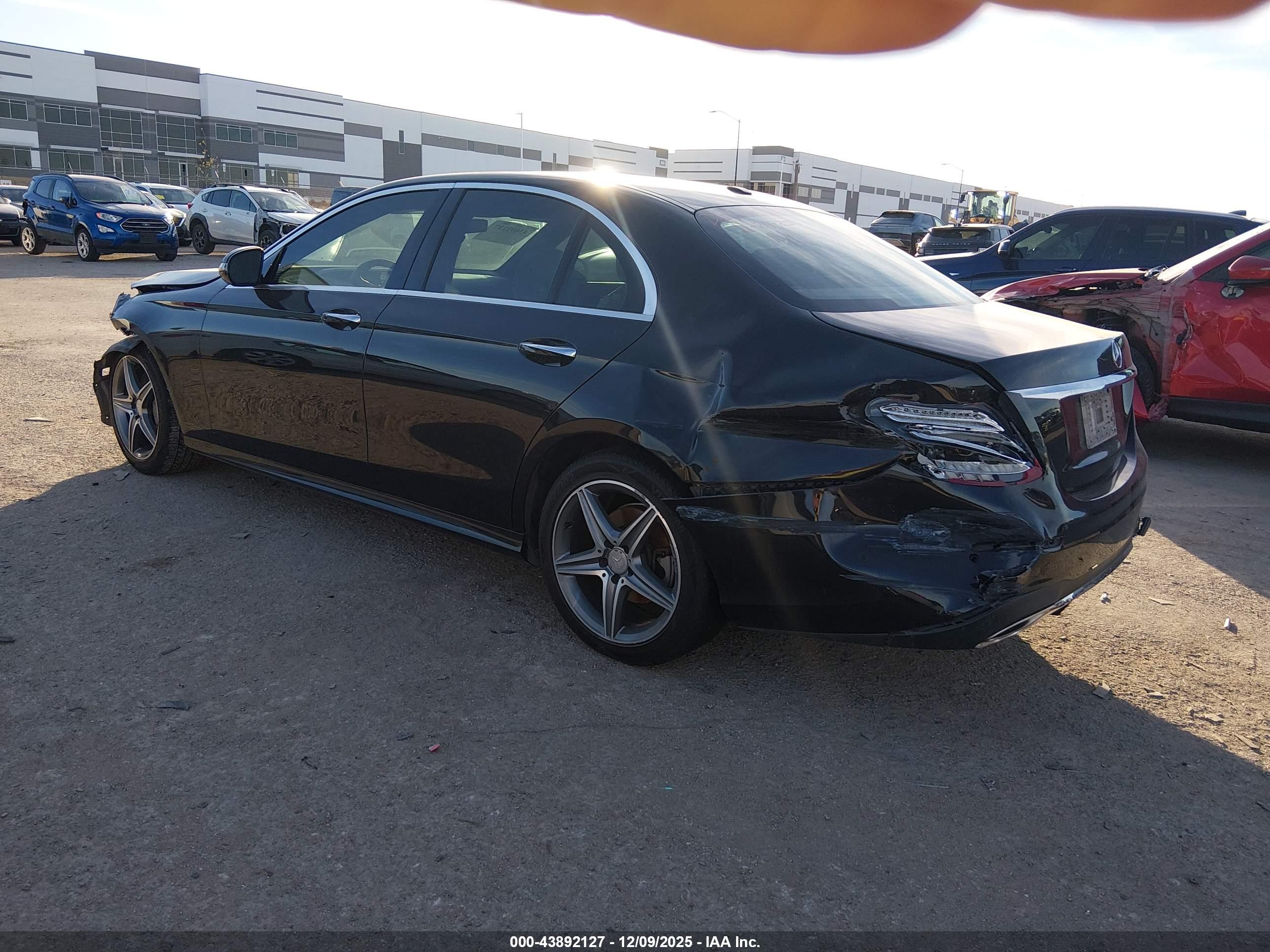 MERCEDES-BENZ E image 3