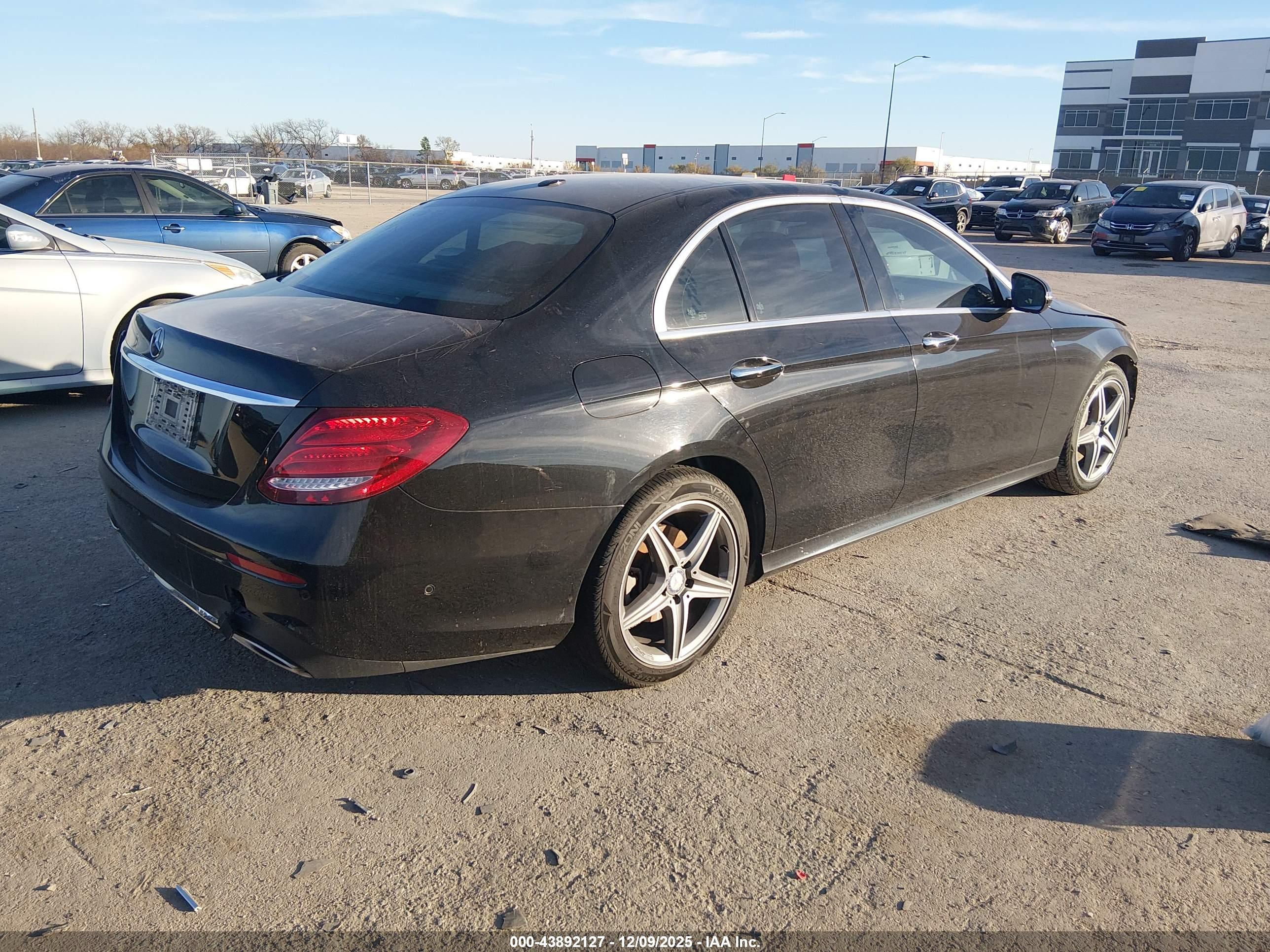 MERCEDES-BENZ E image 4
