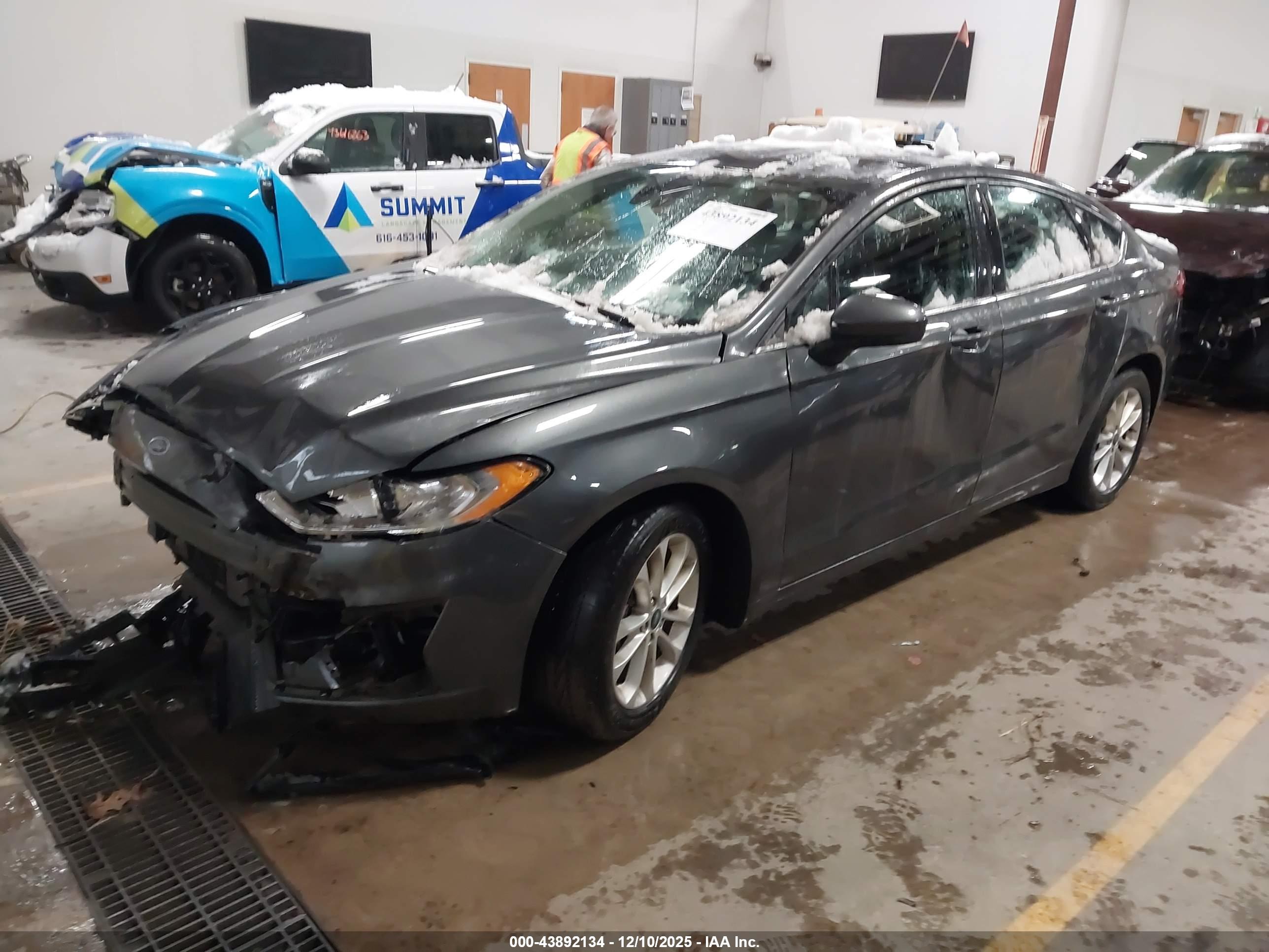 FORD FUSION image 2