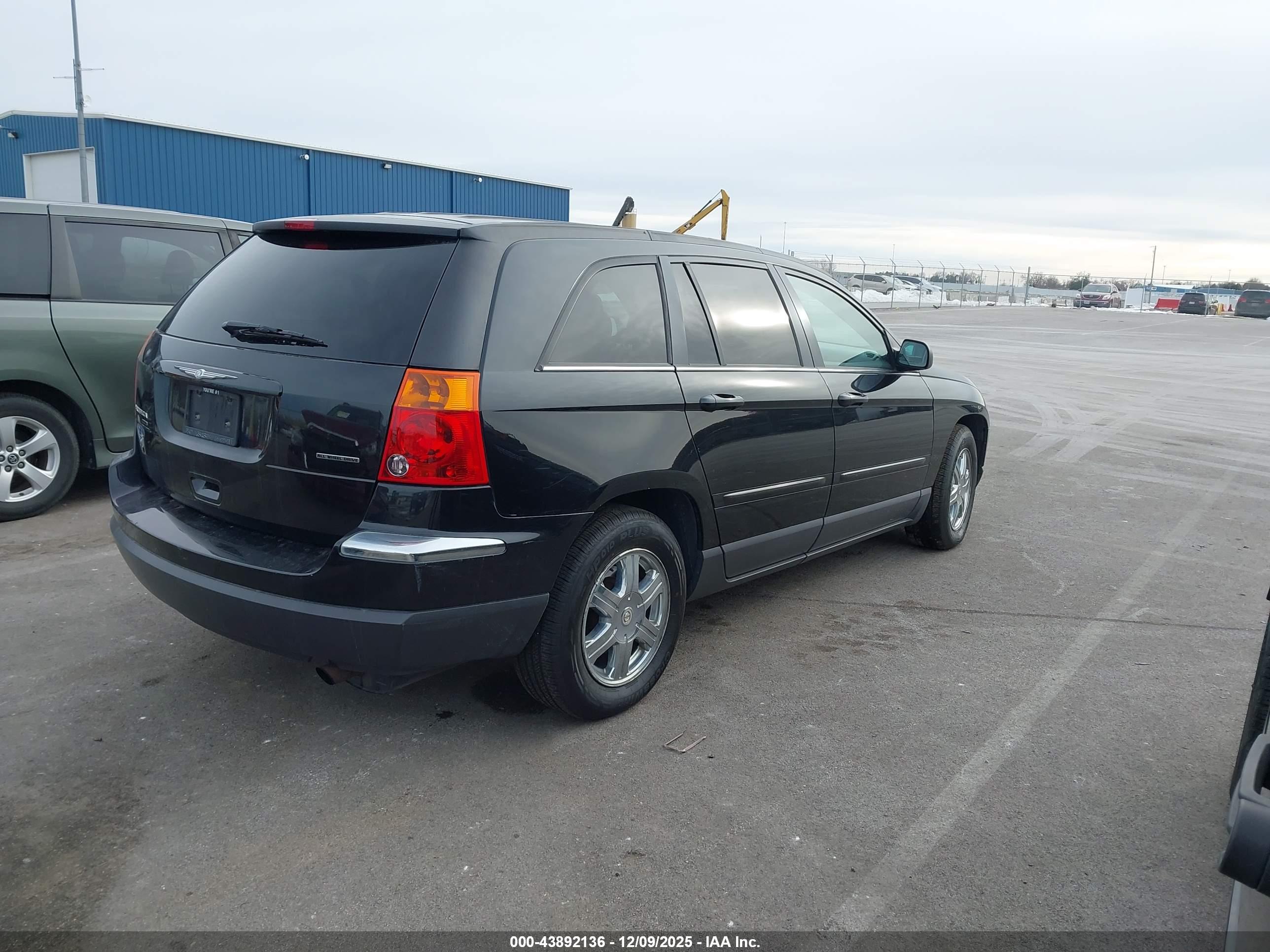 CHRYSLER PACIFICA image 4