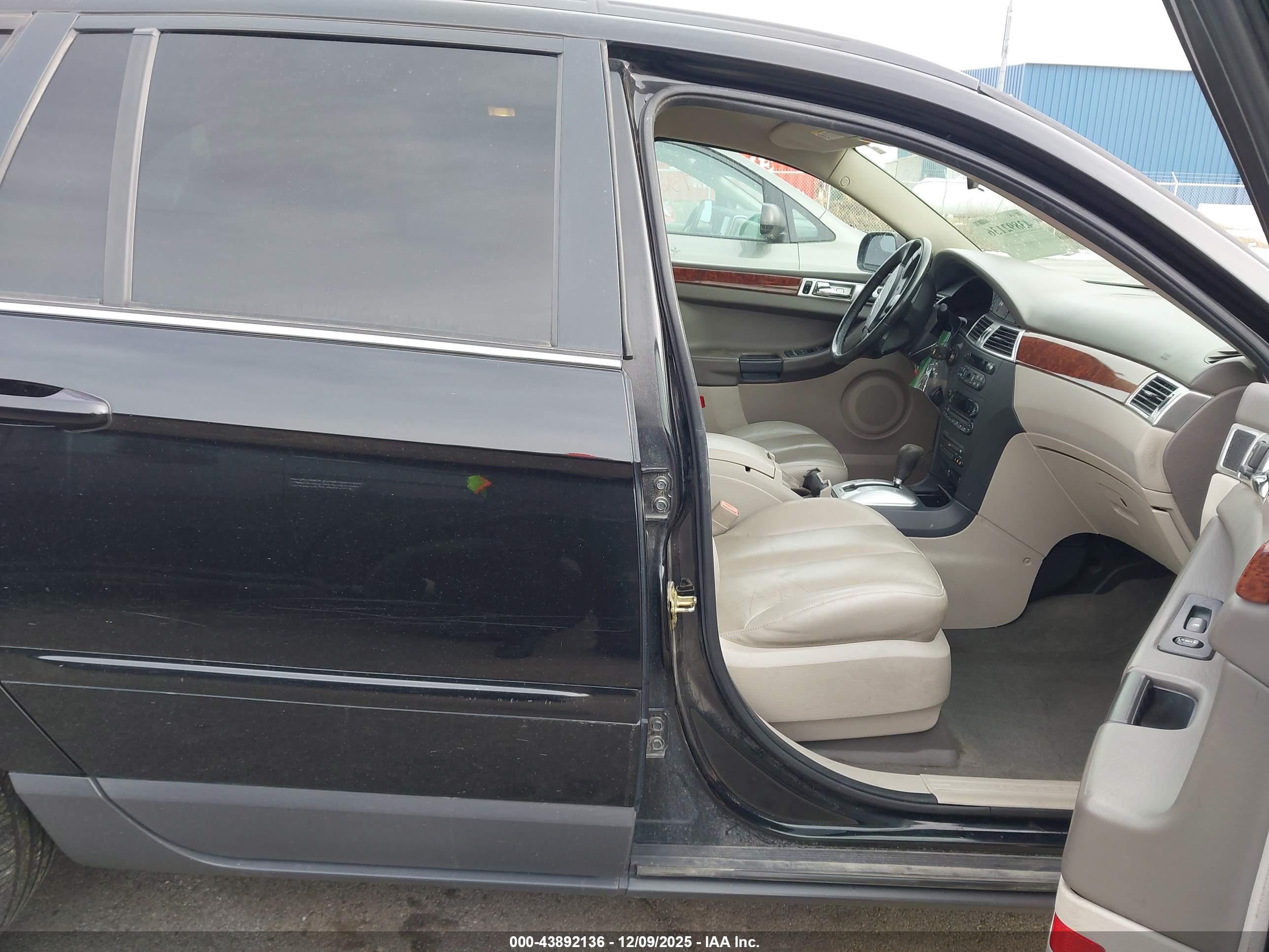 CHRYSLER PACIFICA image 5