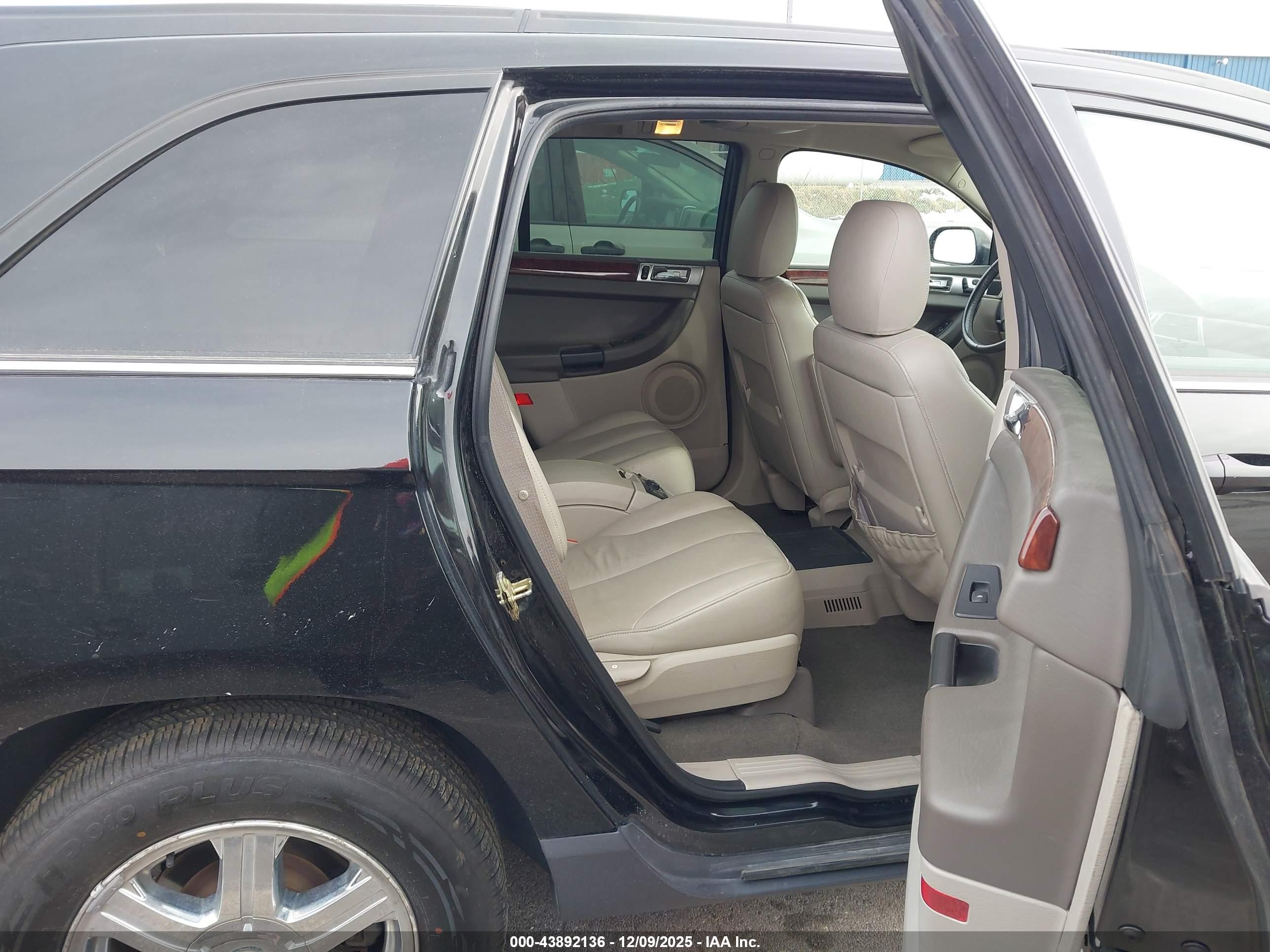 CHRYSLER PACIFICA image 8