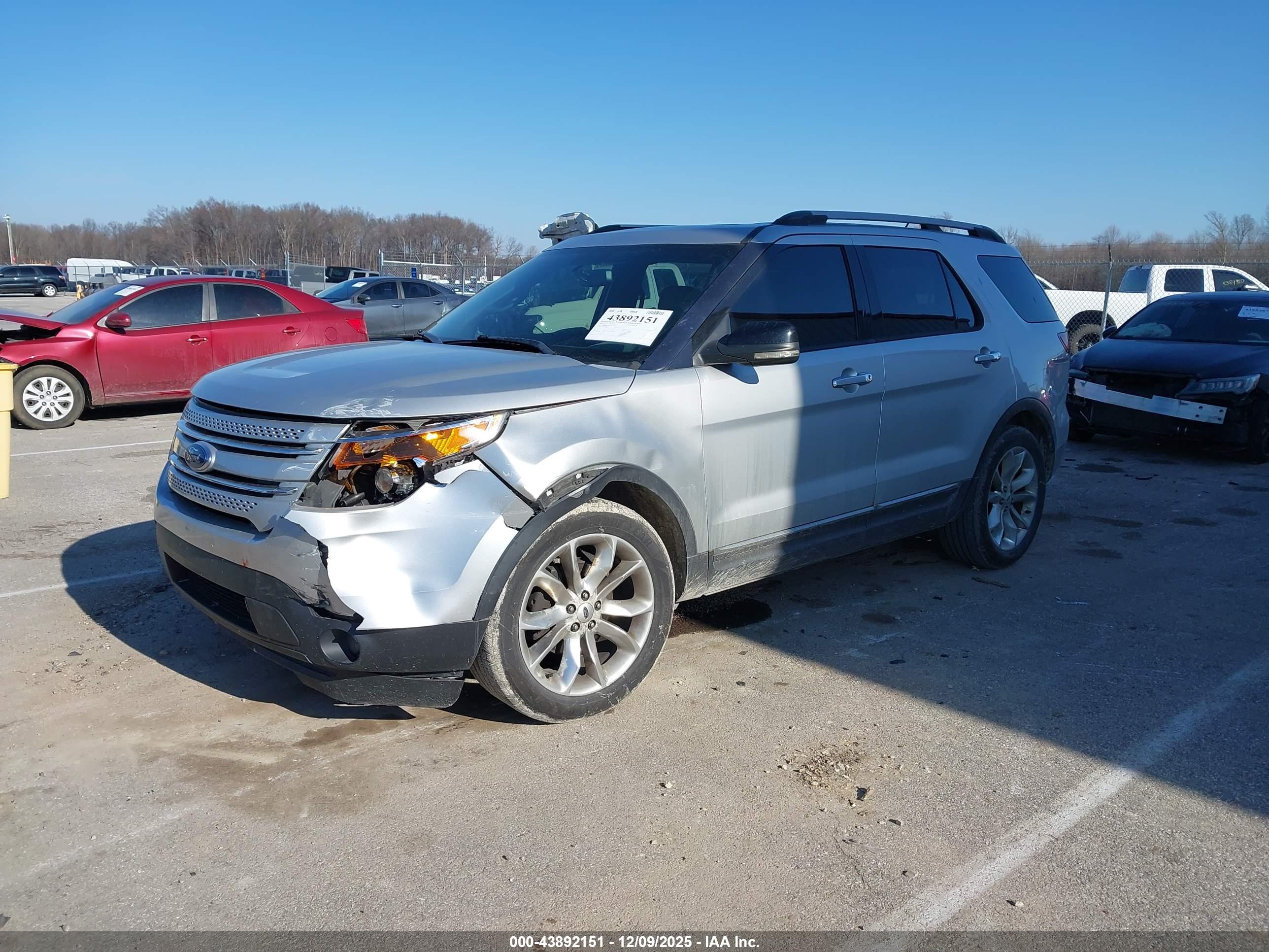 FORD EXPLORER image 2