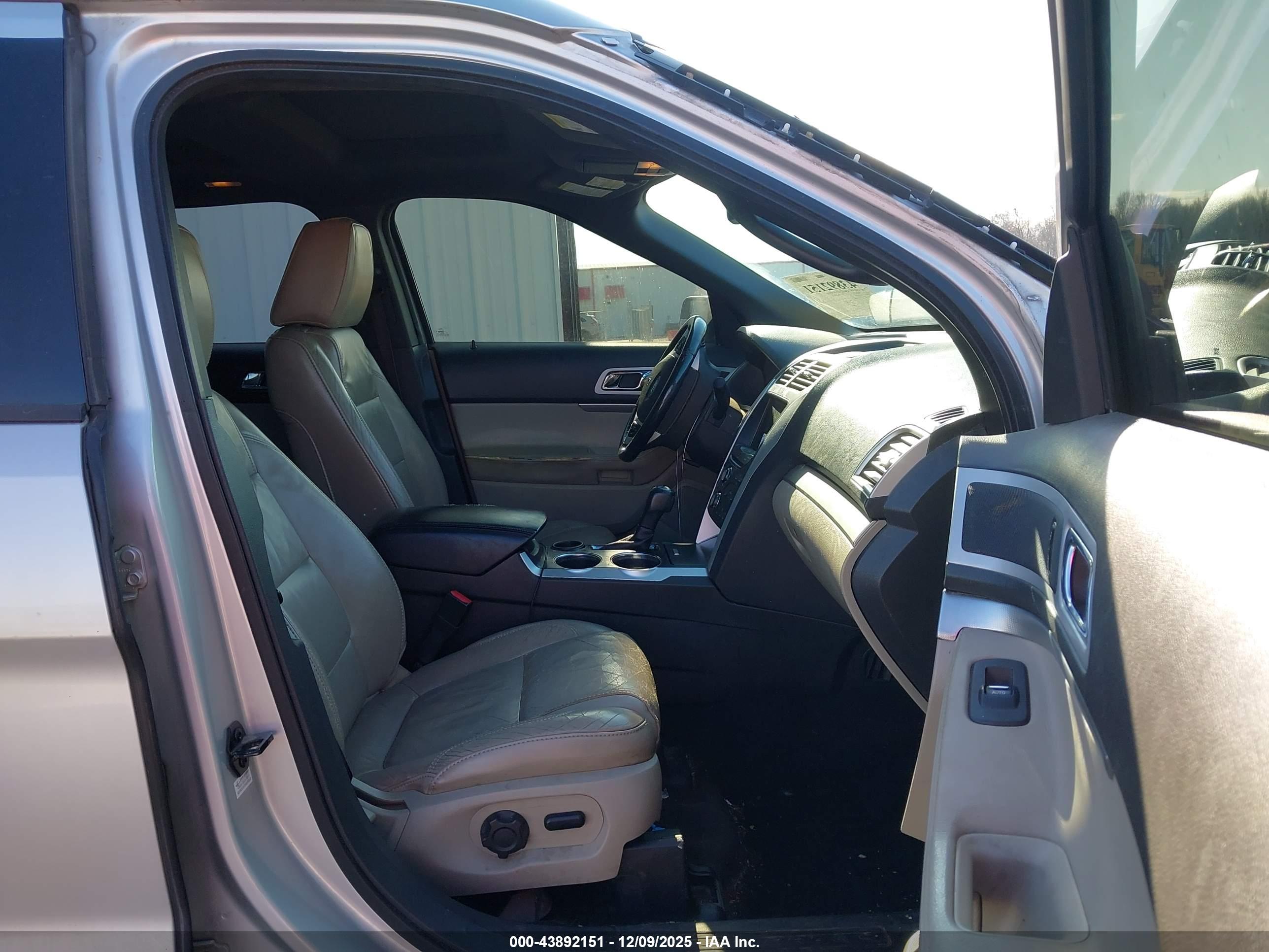 FORD EXPLORER image 5