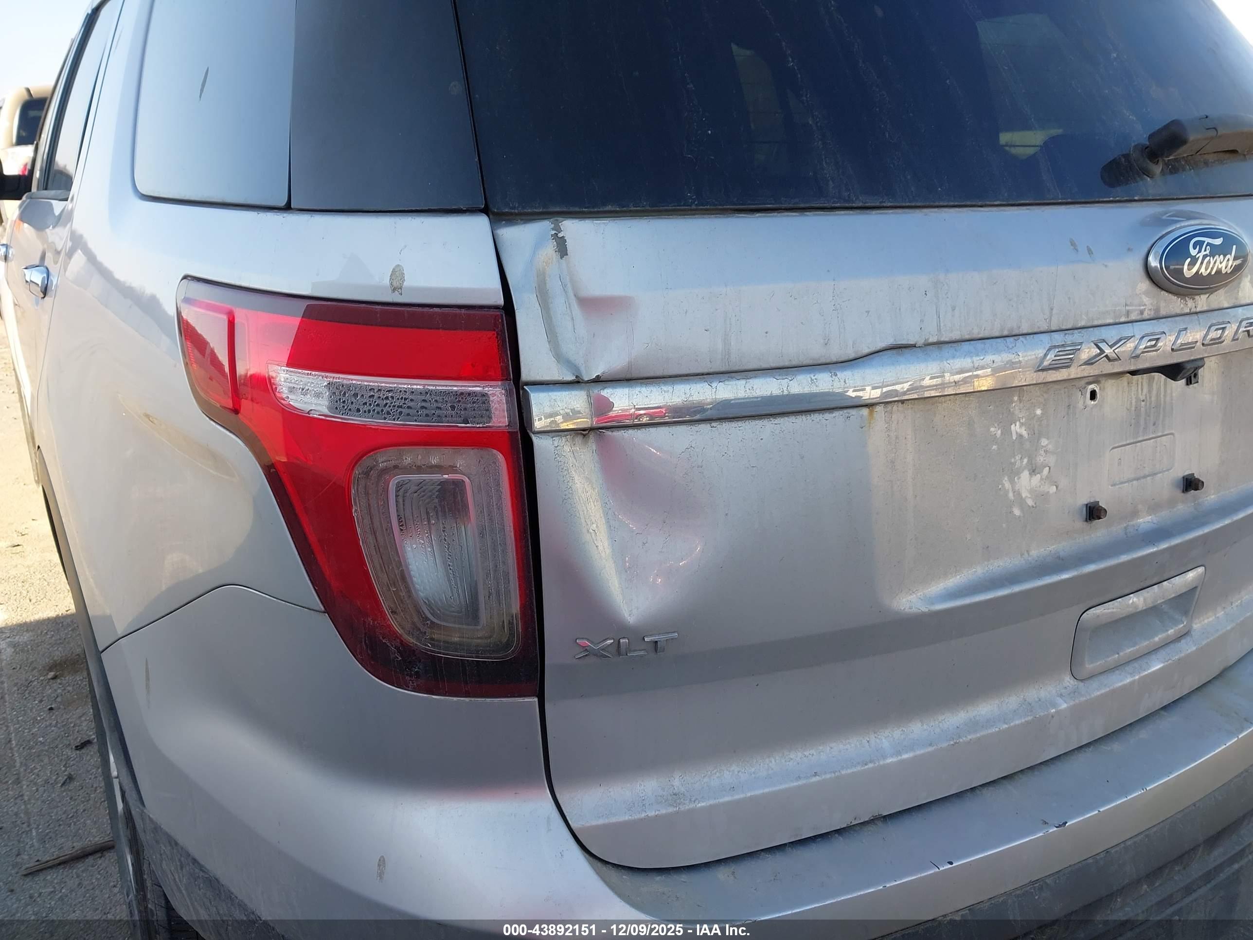FORD EXPLORER image 6