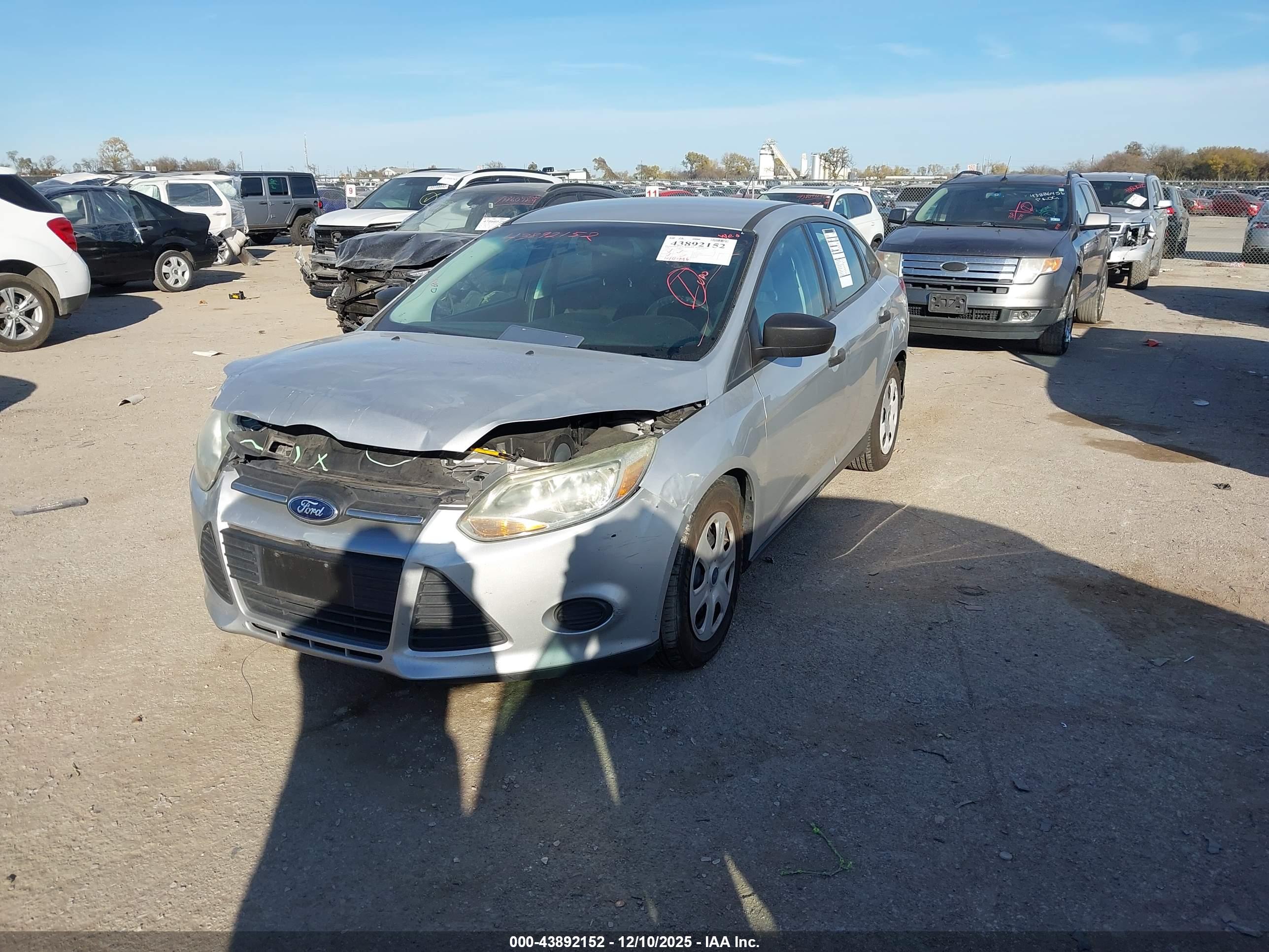 FORD FOCUS image 2