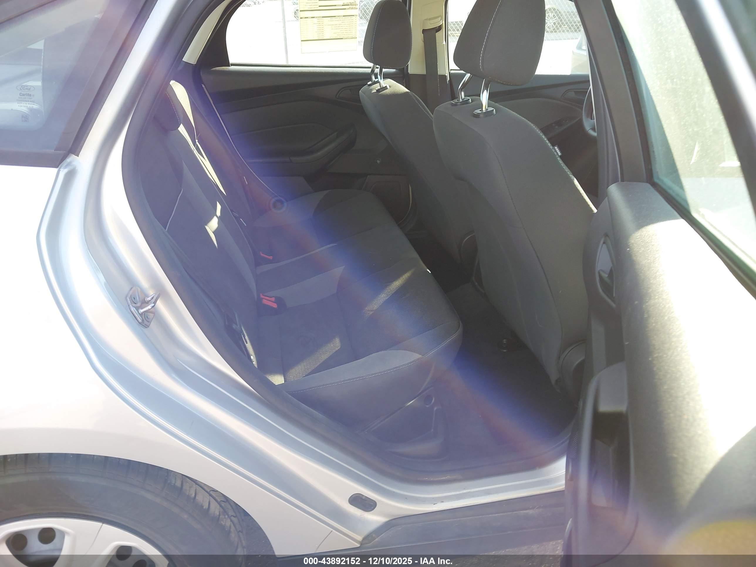 FORD FOCUS image 8