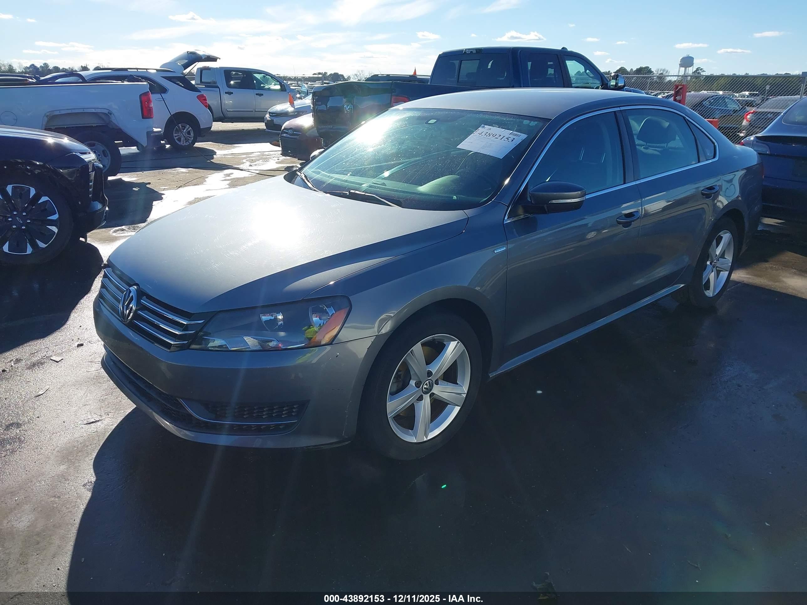 VOLKSWAGEN PASSAT image 2