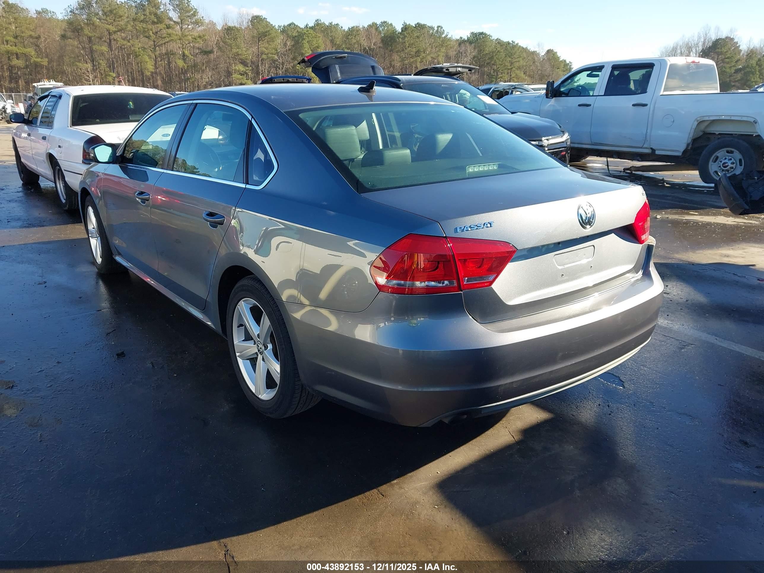 VOLKSWAGEN PASSAT image 3