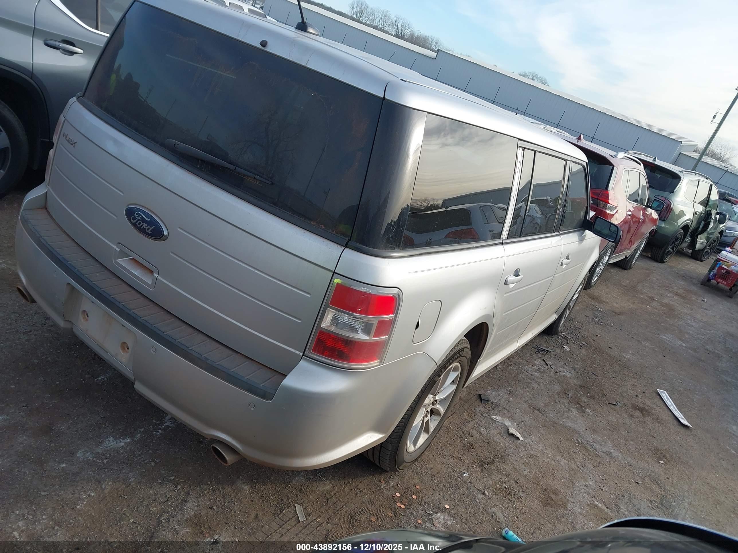 FORD FLEX image 4