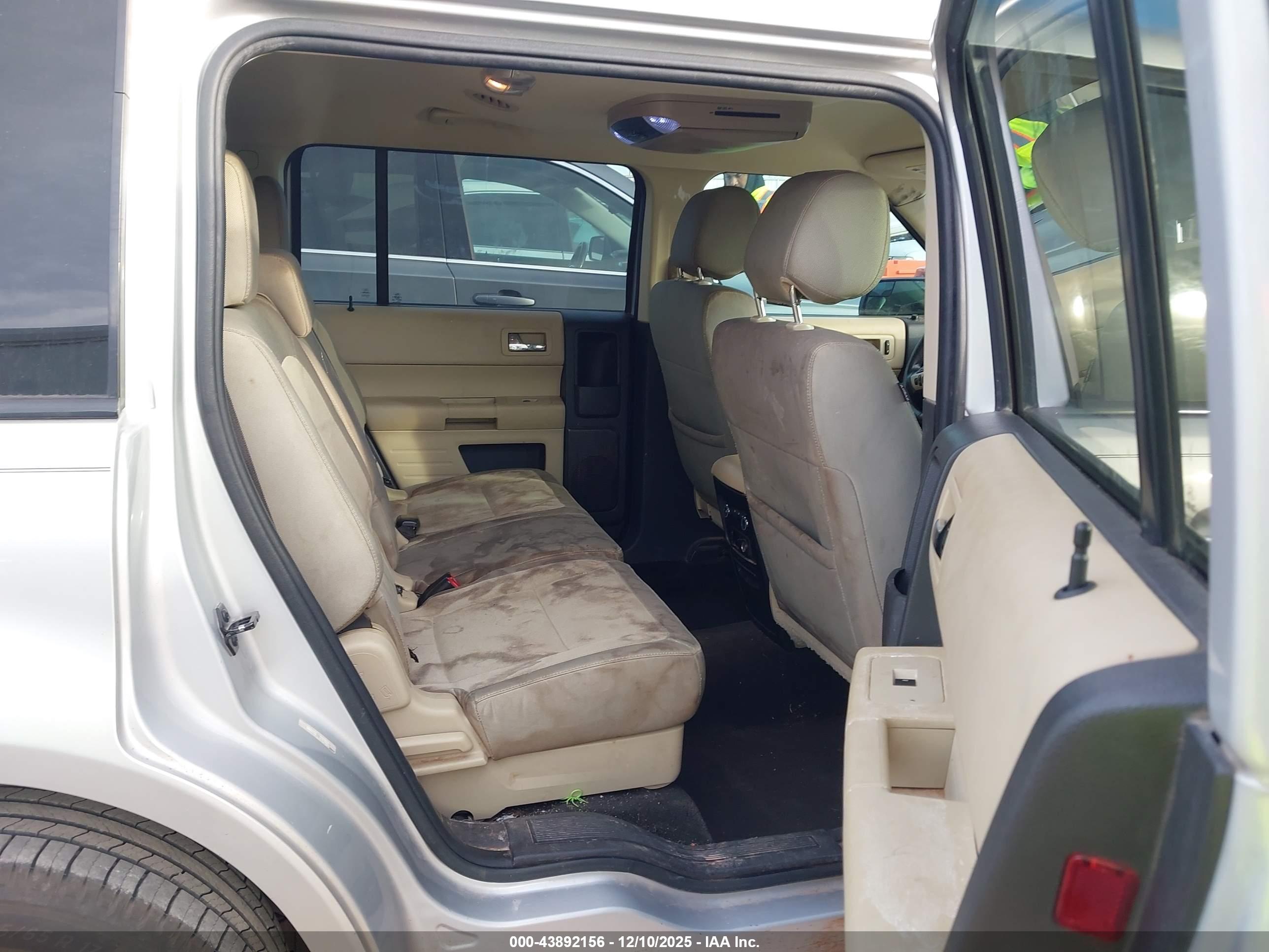FORD FLEX image 8