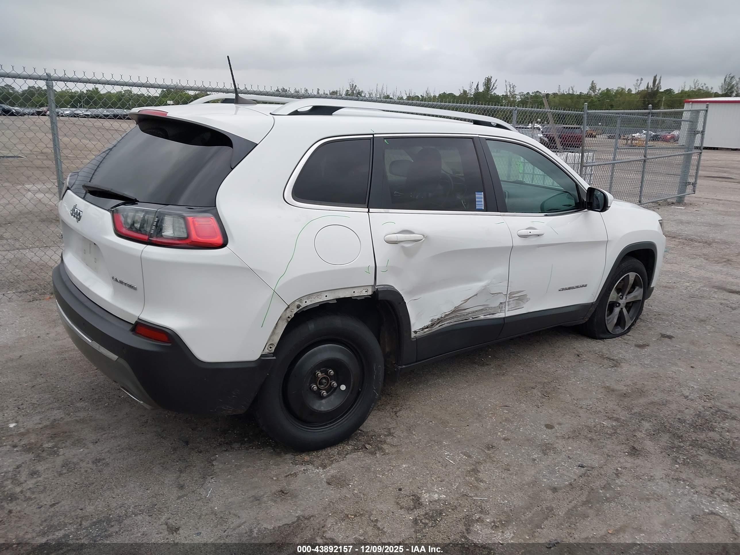 JEEP CHEROKEE image 4