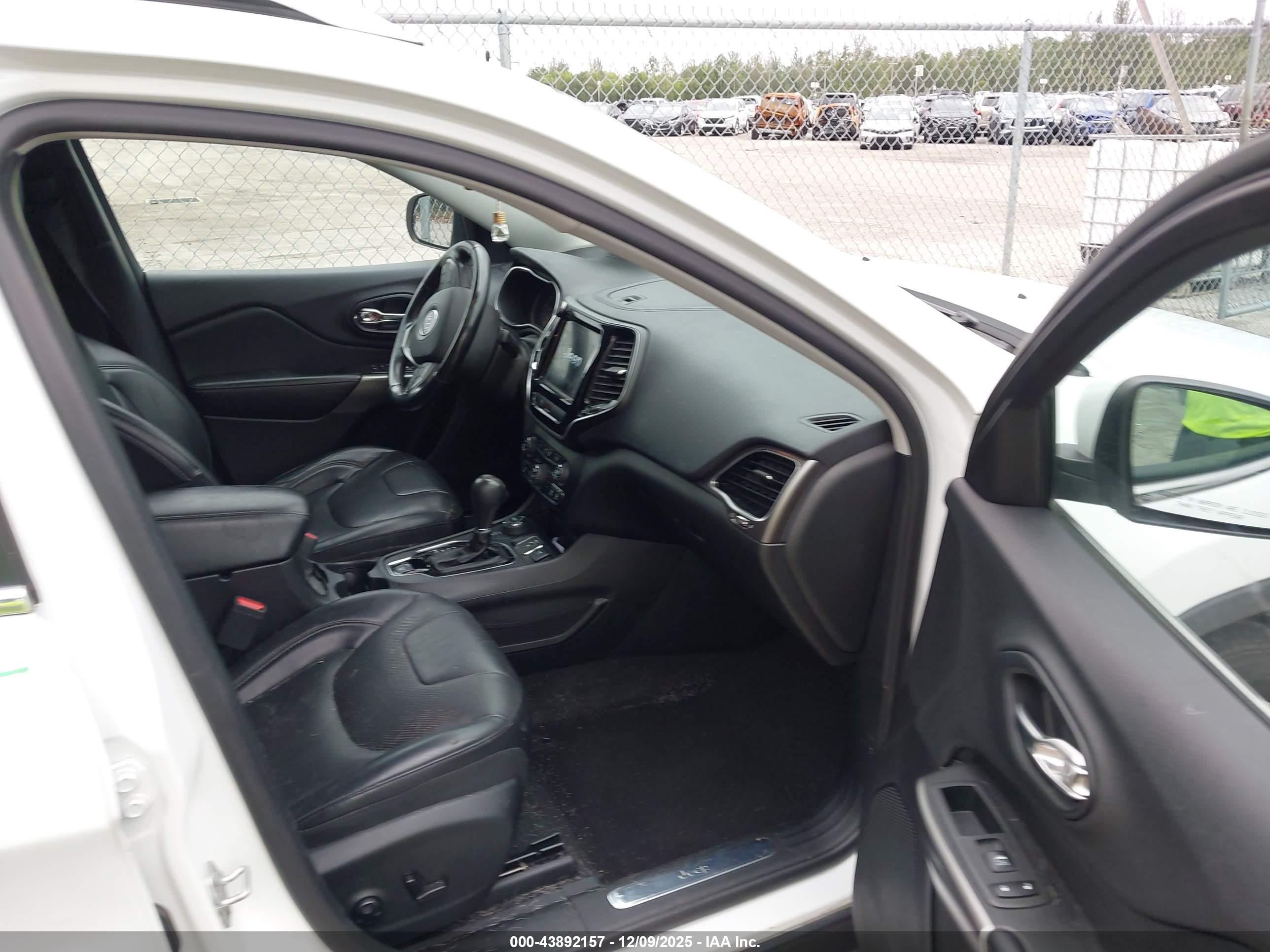 JEEP CHEROKEE image 5
