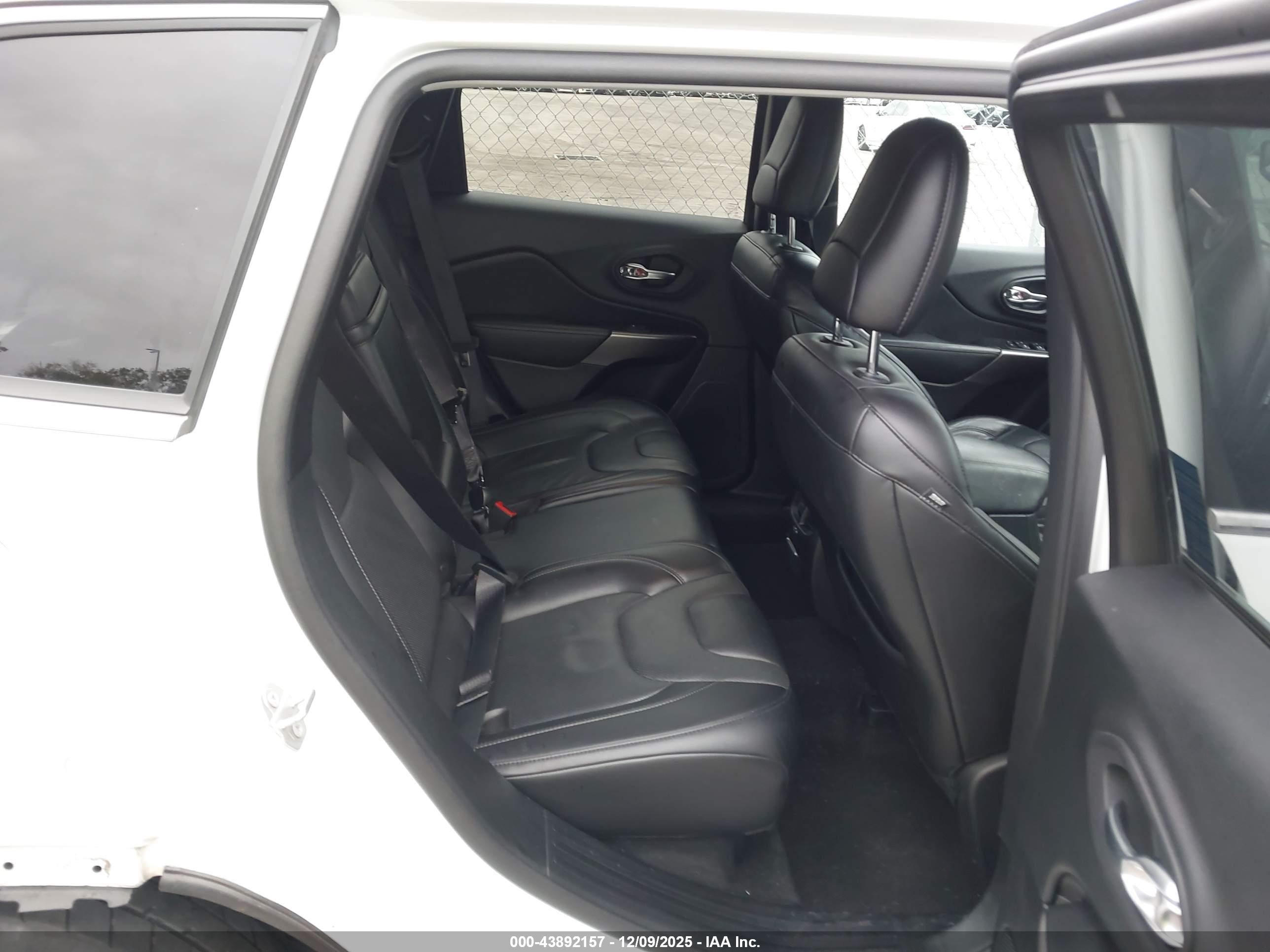 JEEP CHEROKEE image 8