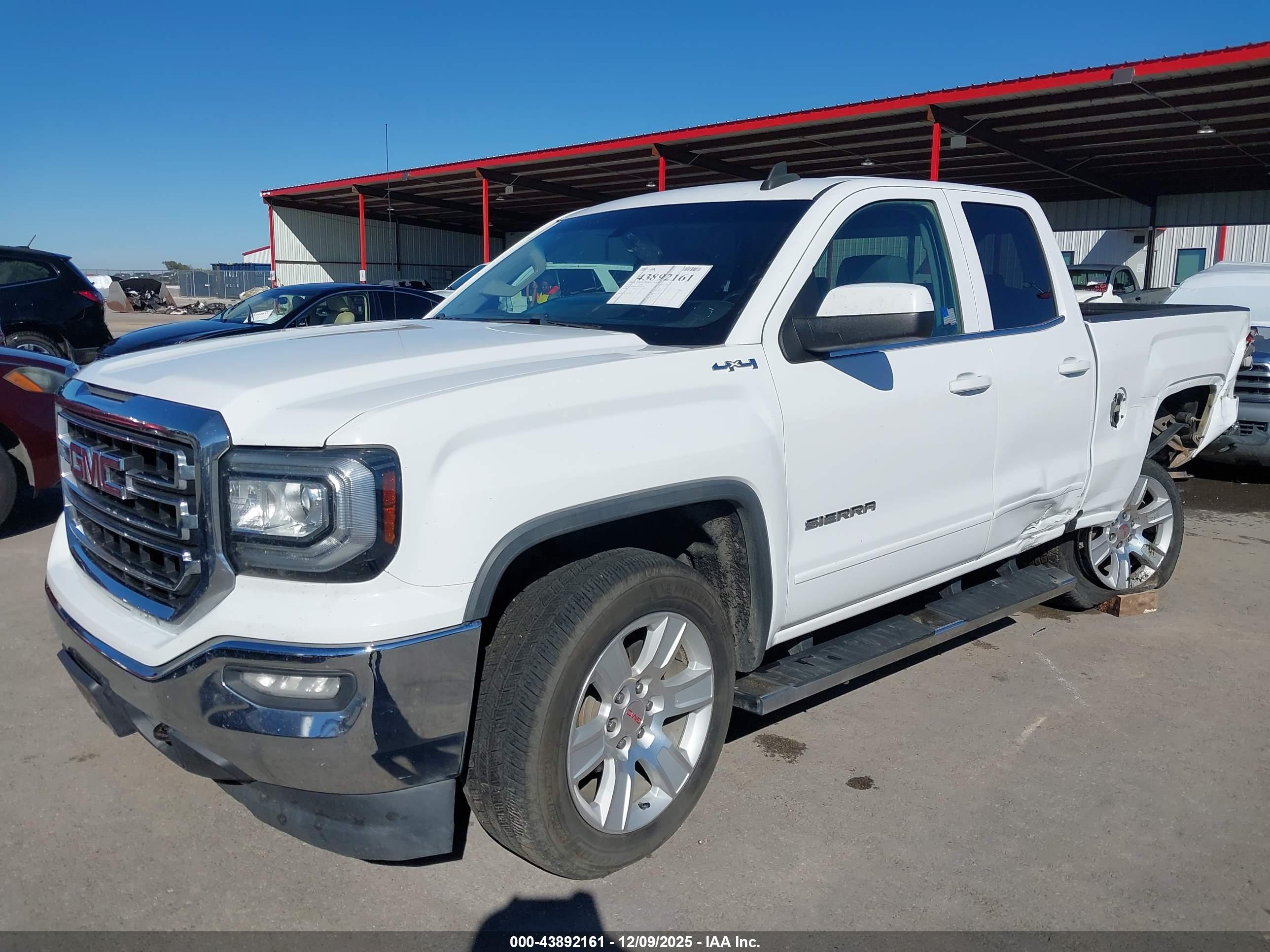 GMC SIERRA image 2