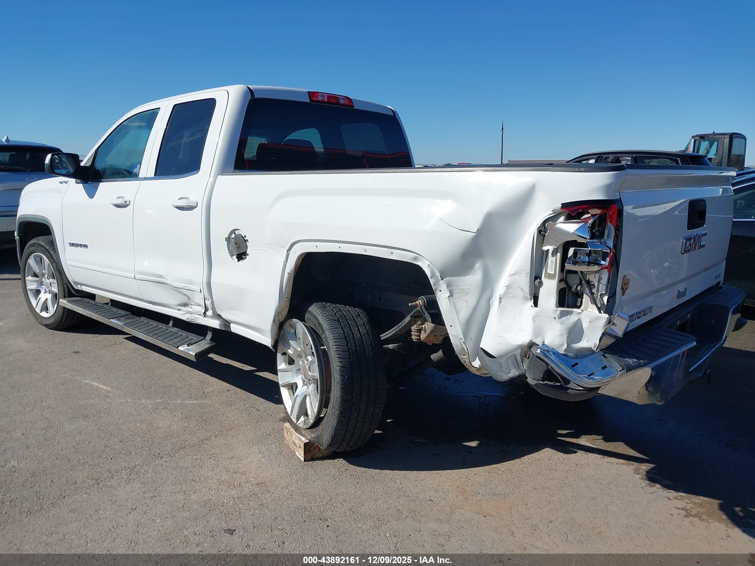 GMC SIERRA image 3