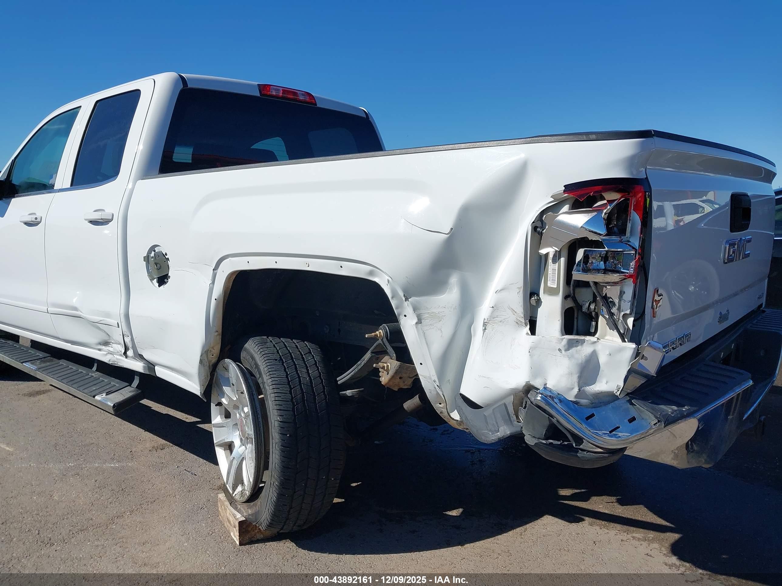 GMC SIERRA image 6