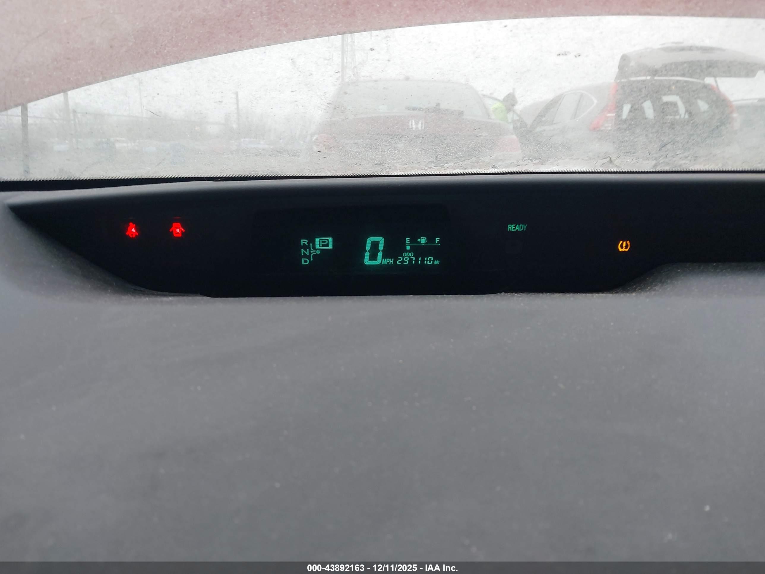 TOYOTA PRIUS image 7
