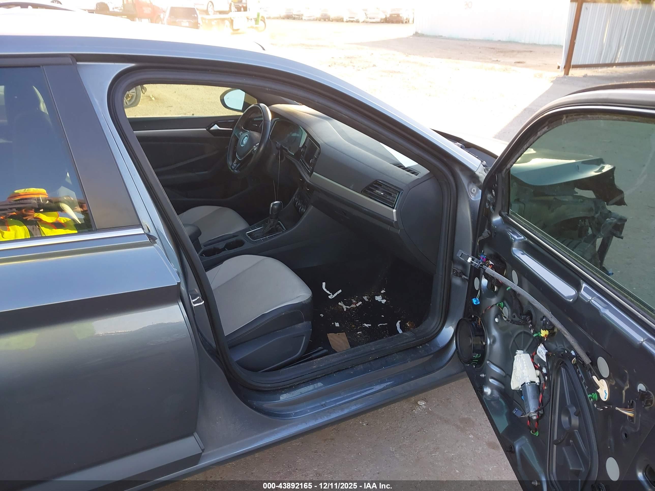 VOLKSWAGEN JETTA image 5