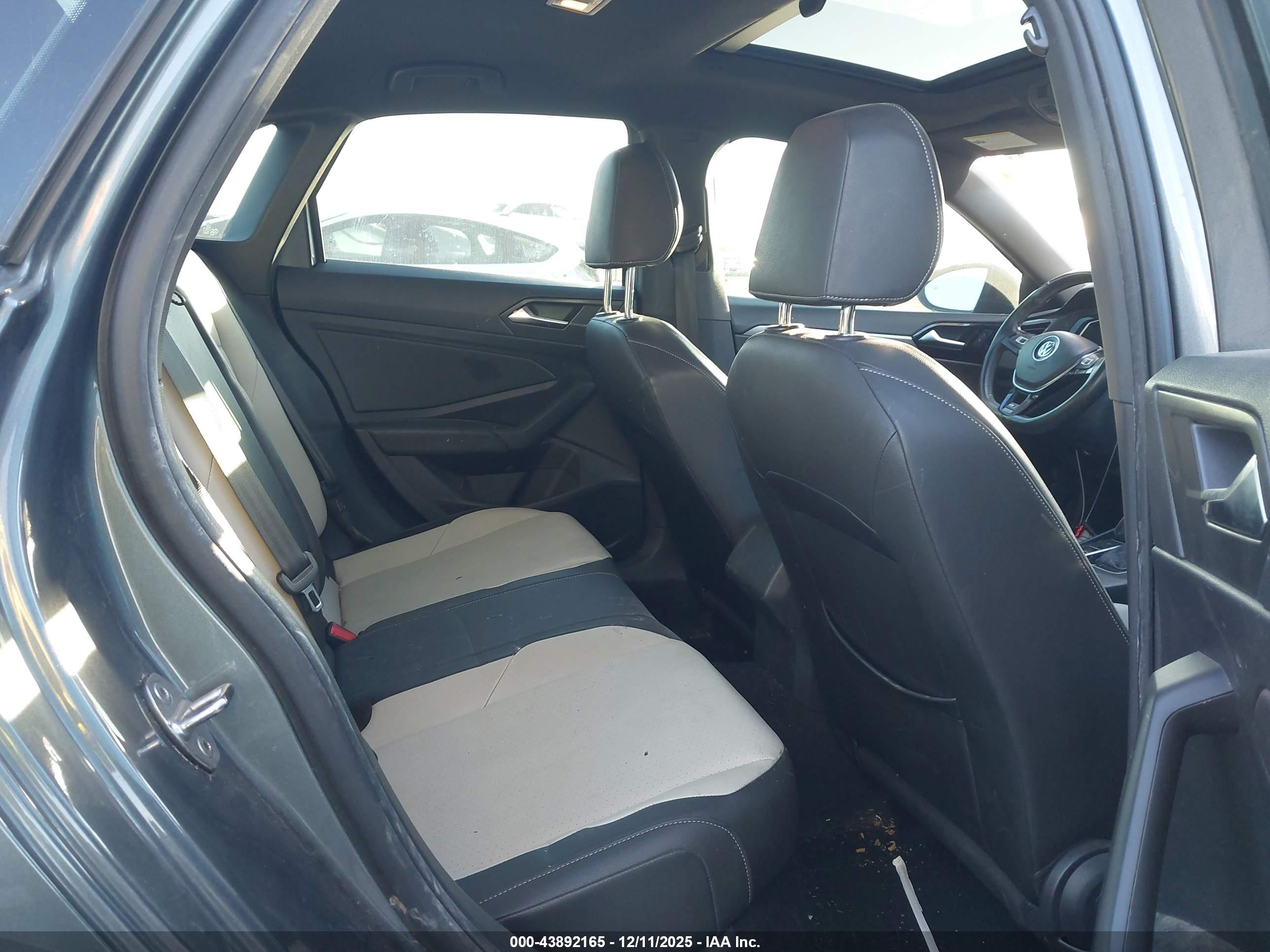 VOLKSWAGEN JETTA image 8