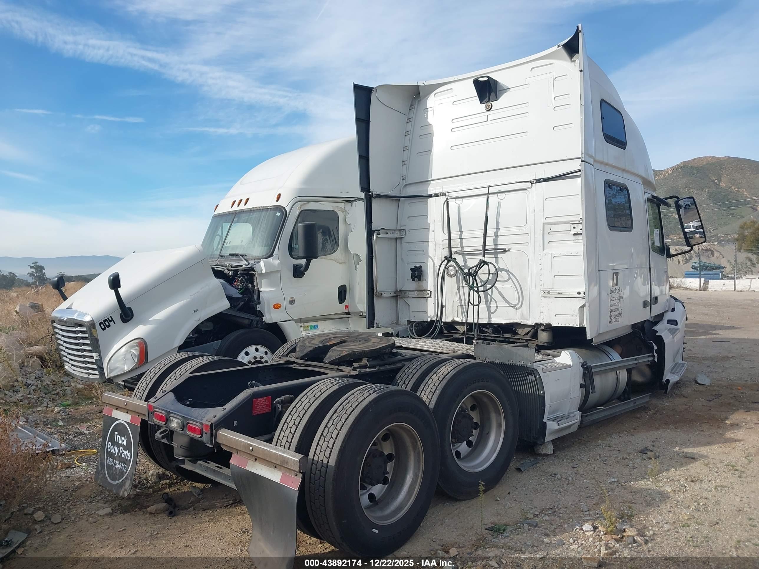 VOLVO VNL image 4