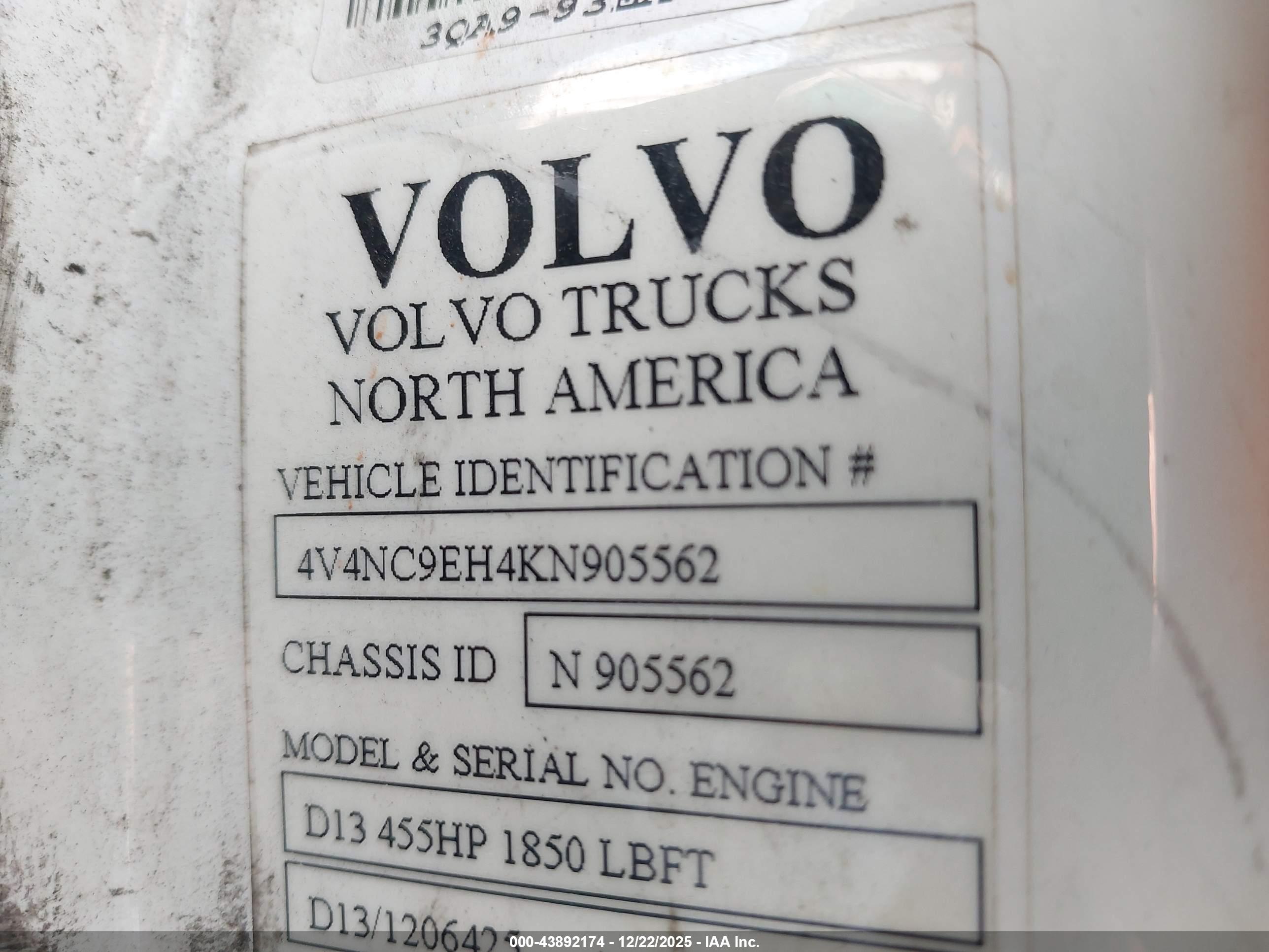VOLVO VNL image 9